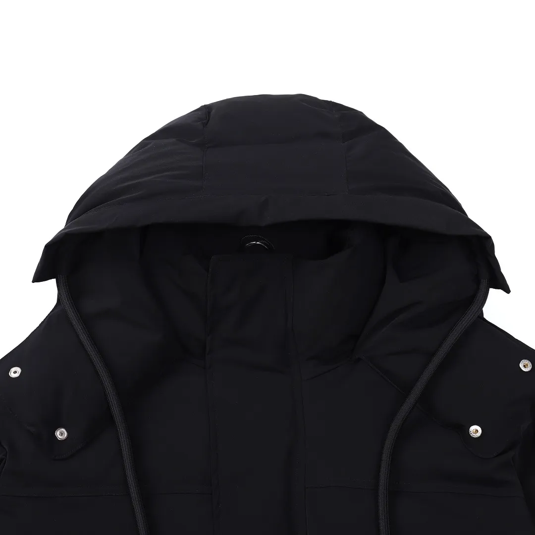 🅿️1160 style number~~F280 purchasing version AMIPARIS Ami de coeur winter limited capsule bread down jacket for men and women. Design concept: Ami limited down jacket from France lasted for half a year. The authentic product was purchased overseas in mid-May. From the fabric, LOGO, and even as small as a pocket or a button, every detail of this one is attractive enough and can become the highlight of your body. In addition to the refreshing and refined clothing style, this style has all original molds from fabrics to metal accessories to velvet. AMI conveys a relaxed and casual concept, giving people a feeling of comfort and casualness. Fabric + Features: ✅Unique double-layer lightweight bonded polyester military fabric, which is also AMI's unique patented technology, is a multi-functional fabric. ✅The lining is made of fine and dense renewable microfibers, which is light, soft and delicate. ✅Made using kp-ls fully automatic mechanical special woven fabric machine, it has windproof and waterproof, highly breathable and warm, elastic and wear-resistant properties that cannot be achieved by ordinary fabrics. ✅ Made of original national standard 90% white duck down. 800 fill power, the whole garment weighs 3 pounds, the average down filling is 450g, the top ultra-thick version on the Internet ✅ The zipper is made of YKK white copper zipper, which is the same as the original electro-plated Keyu hardware double ring zipper puller. Copper and nickel can be infinitely dissolved into each other, thereby forming a continuous solid solution, that is, regardless of the ratio of each other, they are always α-single-phase alloys. When nickel is melted into red copper and the content exceeds 16%, the resulting alloy becomes as white as silver. The higher the nickel content, the whiter the color. The nickel content in cupronickel is generally 25%. Manganese, iron, zinc or aluminum can also be added to become special white copper. The cost can be imagined. ✅The original proportional love logo patches are all laser-cut and have a loose fit. The hooded collar design is better for warmth. ✅Super fluffy and loose bag feel, hooded design, super fluffy and high-loft bag shape, thick and wide threaded sleeves can prevent wind from entering, ✅ Continuing AMIParis' usual design of combining leisure and elegance, each item is equipped with a heart pattern that is highly distinctive of the brand. Craftsmanship: Imported unique double-layer lightweight bonded polyester military fabric, high-density waterproof fabric, national standard 90 white duck down, extremely high fluffy, excellent warmth retention effect, no matter how cold it rains or snows, it can be done in one piece, like a walking duvet, unique drawstring design, the rope ends are made of Designed with a metal capsule, coupled with a wide hat and thick rope, the accessories/buttons/spring buckles are exquisitely made. The international first-line luxury brand COBRAX buttons are used. COBRAX buttons are several times or even ten times more expensive than similar ordinary products.