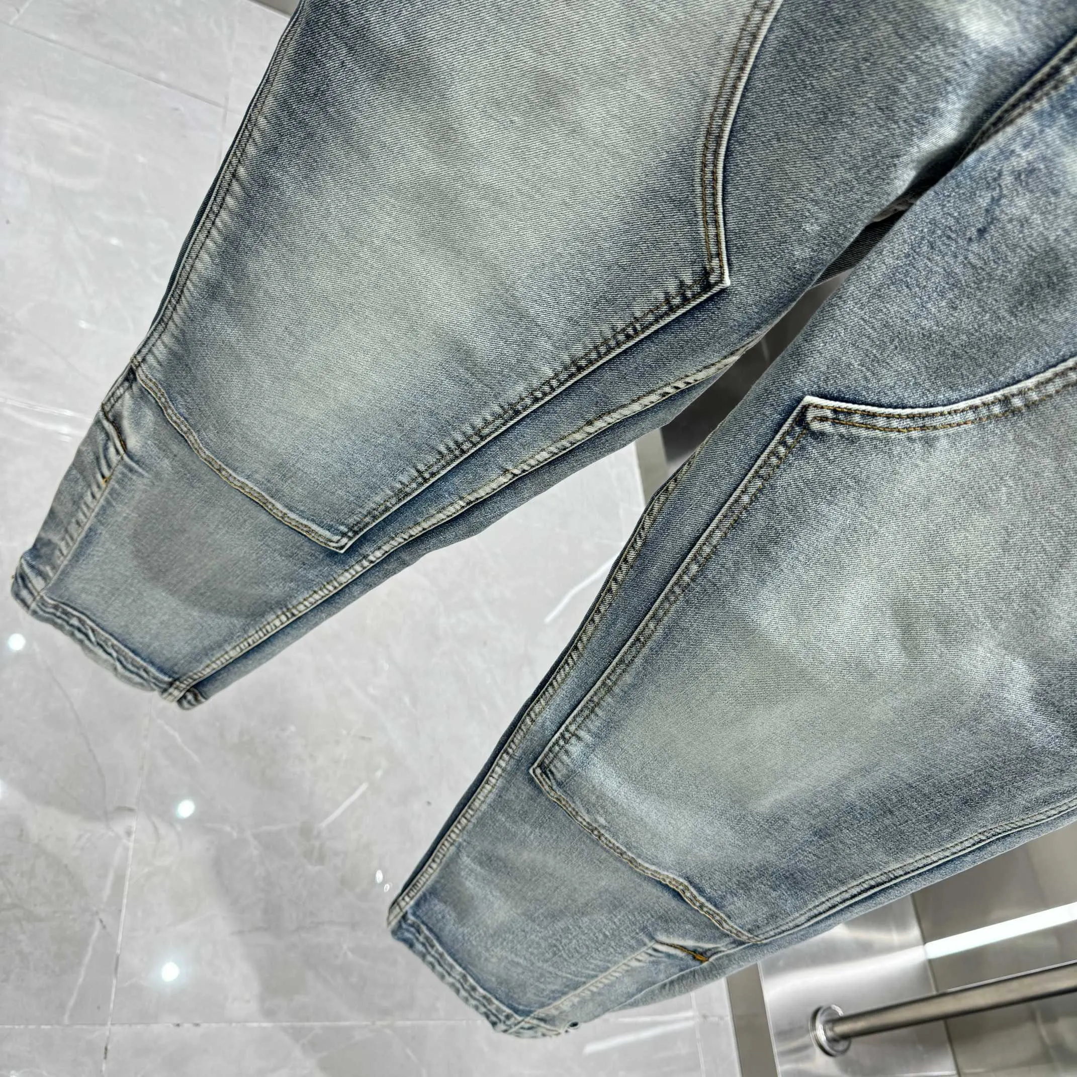 P300 Amiri Heavy-duty washed workwear street fashion loose straight jeans Color Light Blue Size 30 32 34 36 38