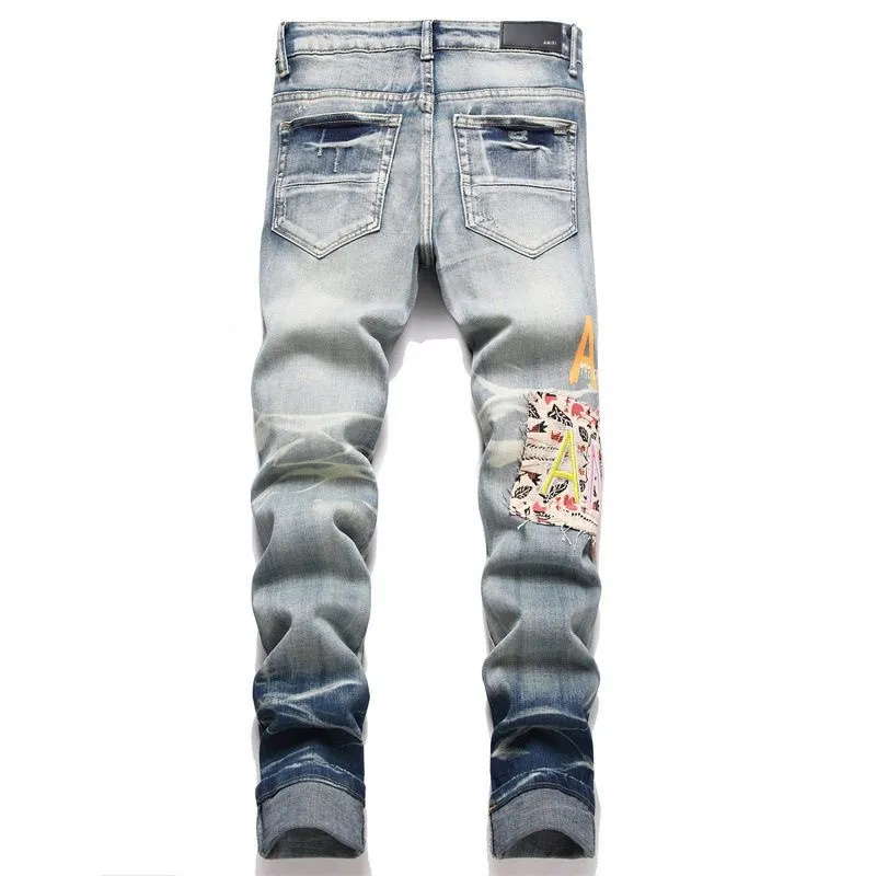 P186 Top replica AMIRI splash-ink medal patch embroidered jeans trousers AMIRI high street basic ripped tight stretch jeans trousers Amiriamiri is transliterated as Emil, which is the name of the founder. Mike Amiri, the founder of amiri, grew up in Los Angeles, USA. He was influenced by the local street culture Rock since childhood, so he founded the amiri brand named after himself. A variety of trendy brand clothing meets the needs of different fashion players. Amiri clothing has novel and unique styles and is a well-known street brand in the United States. Many of its styles and styles are loved by many street photographers. Various clothing styles meet the needs of different people, show their unique temperament, and show the trend of dressing. amiri's jeans are relatively famous. Not only do they have many styles, but the quality of the jeans is also very good. Many celebrities have also worn amiri brand jeans.  The jeans of the amiri brand break through the production process and cutting of the original jeans. The fabrics are relatively soft and comfortable, and are not as hard as some jeans, which can irritate the skin and cause the skin to bleed when worn. Los Angeles trendy brand Amiri's jeans are made with great detail from tailoring to texture, adding wrinkles, bullet holes, damage and other details to add to the trendiness of the jeans. You can choose the style that suits you according to your own needs. Only when you wear a suitable style can you have a certain sense of fashion.  In recent years, high street has become a word that appears more and more frequently in men's clothing. High street style has also become an important direction for everyone's matching. High street related items are basically inseparable from oversize or off-shoulder tops. The lower body is matched with trackpants or tight-fitting denim. In my opinion, the most representative one is perhaps annihilation. Color; picture color Size: m l xl xxl