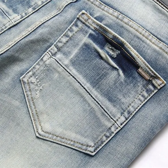P186 Top replica AMIRI splash-ink medal patch embroidered jeans trousers AMIRI high street basic ripped tight stretch jeans trousers Amiriamiri is transliterated as Emil, which is the name of the founder. Mike Amiri, the founder of amiri, grew up in Los Angeles, USA. He was influenced by the local street culture Rock since childhood, so he founded the amiri brand named after himself. A variety of trendy brand clothing meets the needs of different fashion players. Amiri clothing has novel and unique styles and is a well-known street brand in the United States. Many of its styles and styles are loved by many street photographers. Various clothing styles meet the needs of different people, show their unique temperament, and show the trend of dressing. amiri's jeans are relatively famous. Not only do they have many styles, but the quality of the jeans is also very good. Many celebrities have also worn amiri brand jeans.  The jeans of the amiri brand break through the production process and cutting of the original jeans. The fabrics are relatively soft and comfortable, and are not as hard as some jeans, which can irritate the skin and cause the skin to bleed when worn. Los Angeles trendy brand Amiri's jeans are made with great detail from tailoring to texture, adding wrinkles, bullet holes, damage and other details to add to the trendiness of the jeans. You can choose the style that suits you according to your own needs. Only when you wear a suitable style can you have a certain sense of fashion.  In recent years, high street has become a word that appears more and more frequently in men's clothing. High street style has also become an important direction for everyone's matching. High street related items are basically inseparable from oversize or off-shoulder tops. The lower body is matched with trackpants or tight-fitting denim. In my opinion, the most representative one is perhaps annihilation. Color; picture color Size: m l xl xxl
