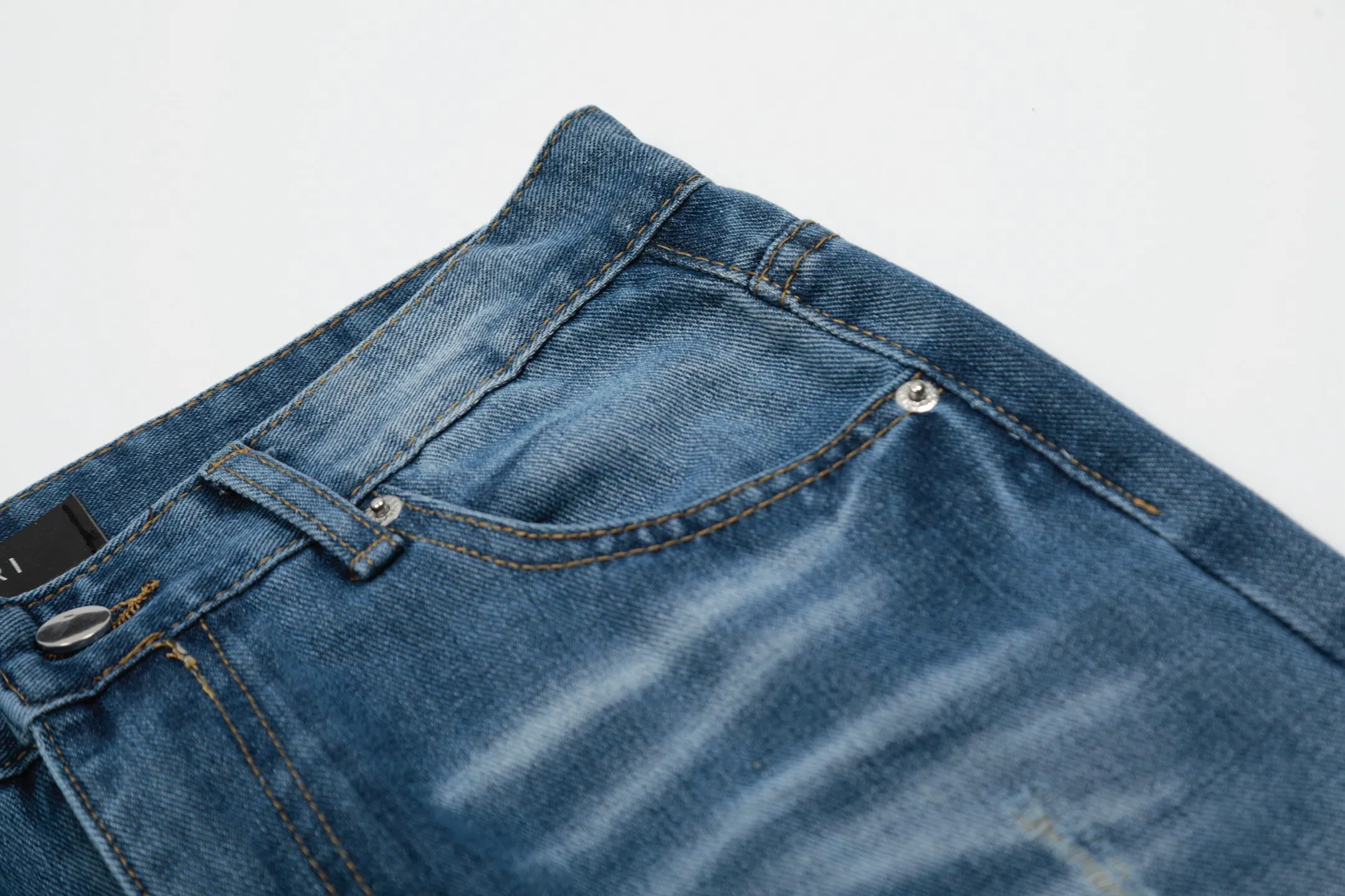 #M39 P168💰 Amiri classic embroidered patched leather distressed lettered jeans. Slim fit jeans. Produced by a major washed factory. Full of high-end. Partial destruction of the knees and patchwork design. Already used as a facade design. Leather waist nameplate. The focus of this style is not on the washing, but on the destroyed shape and version. The secret lies in the craftsmanship of the master. The cost of post-processing, grinding, cutting, etc. is far beyond the cost of assembly line products. Color: Picture color Size: 30-32-34-36