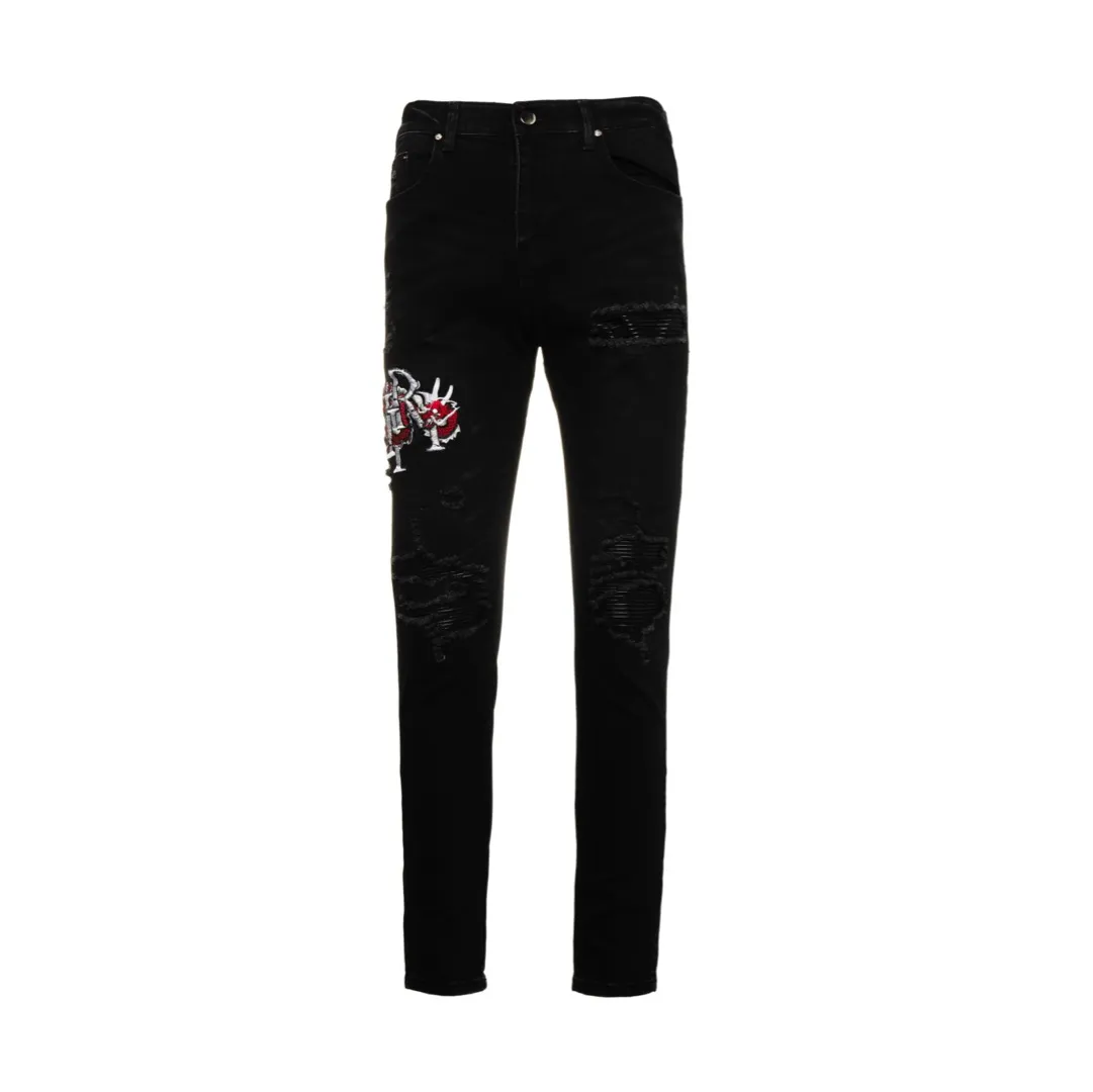 P260 AMIRI Washed Distressed High Street Slim Towel Embroidered Jeans Trousers - In recent years, high street has become an increasingly common word in men's clothing. High street style has also become an important direction for everyone to match. High street related items are basically inseparable from oversize or off-shoulder tops. The lower body is paired with trackpants or tight-fitting denim. In my opinion, the most representative one is perhaps the annihilation. It is operated by Ningbo Washing Factory. Front Back. The whiskers on the trouser legs are beautiful and faded, full of high-end sense. The knee part is destroyed and the leather design has been used as a facade design. Leather waist nameplate. Customized crotch placket hardware. Engraved molding. Style number: 1628. Size: 30 32 34 36 38