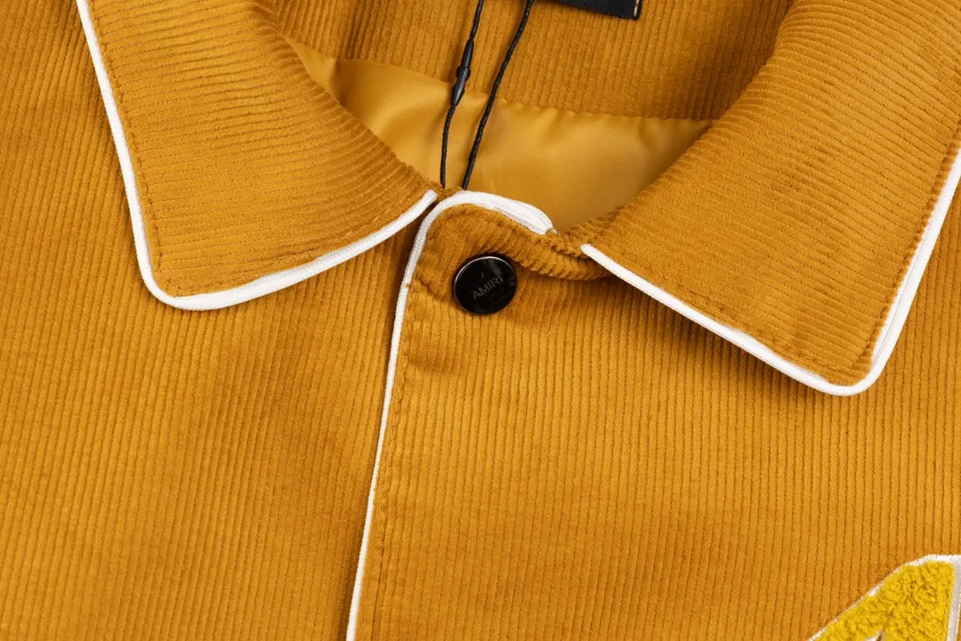 P390 Amiri 24 autumn and winter first model. It is made of cotton corduroy fabric. The natural color of corduroy is soft and delicate, simple and rich in texture. The contrasting color design has a retro atmosphere. It uses thousands of needle embroidery heavy craftsmanship and complete hardware accessories. M L XL XXL