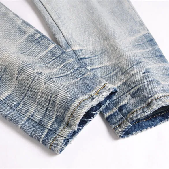 P180 Top replica AMIRI splash-ink medal patch embroidered jeans trousers AMIRI high street basic ripped tight stretch jeans trousers Amiriamiri is transliterated as Emil, which is the name of the founder. Mike Amiri, the founder of amiri, grew up in Los Angeles, USA. He was influenced by the local street culture Rock since he was a child, so he founded the amiri brand named after himself. A variety of trendy brand clothing meets the needs of different fashion players. Amiri clothing has novel and unique styles and is a well-known street brand in the United States. Many of its styles and styles are loved by many street photographers. Various clothing styles meet the needs of different people, show their unique temperament, and show the trend of dressing. amiri's jeans are relatively famous. Not only do they have many styles, but the quality of the jeans is also very good. Many celebrities have also worn amiri brand jeans.  The jeans of the amiri brand break through the production process and cutting of the original jeans. The fabrics are relatively soft and comfortable, and are not as hard as some jeans, which can irritate the skin and cause the skin to bleed when worn. Los Angeles trendy brand Amiri's jeans are made with great detail from tailoring to texture, adding wrinkles, bullet holes, damage and other details to add to the trendiness of the jeans. You can choose the style that suits you according to your own needs. Only when you wear a suitable style can you have a certain sense of fashion.  In recent years, high street has become a word that appears more and more frequently in men's clothing. High street style has also become an important direction for everyone's matching. High street related items are basically inseparable from oversize or off-shoulder tops. The lower body is matched with trackpants or tight-fitting denim. In my opinion, the most representative one is perhaps annihilation. Color; picture color Size: m l xl xxl