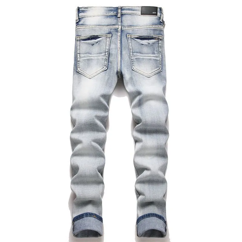 #M40 P168💰 Amiri classic embroidered patched leather ripped letter jeans, slim fit jeans, produced by a major washed factory, full of high-end feel, partially destroyed knee design with leather patch design, has been used as a facade design, leather waist nameplate, the focus of this style is not on the washing, but on the destroyed shape and version. The secret lies in the craftsmanship of the master. The cost of post-processing, grinding, cutting, etc. is far beyond the cost of assembly line products. Color: Picture color Size: 30-32-34-36