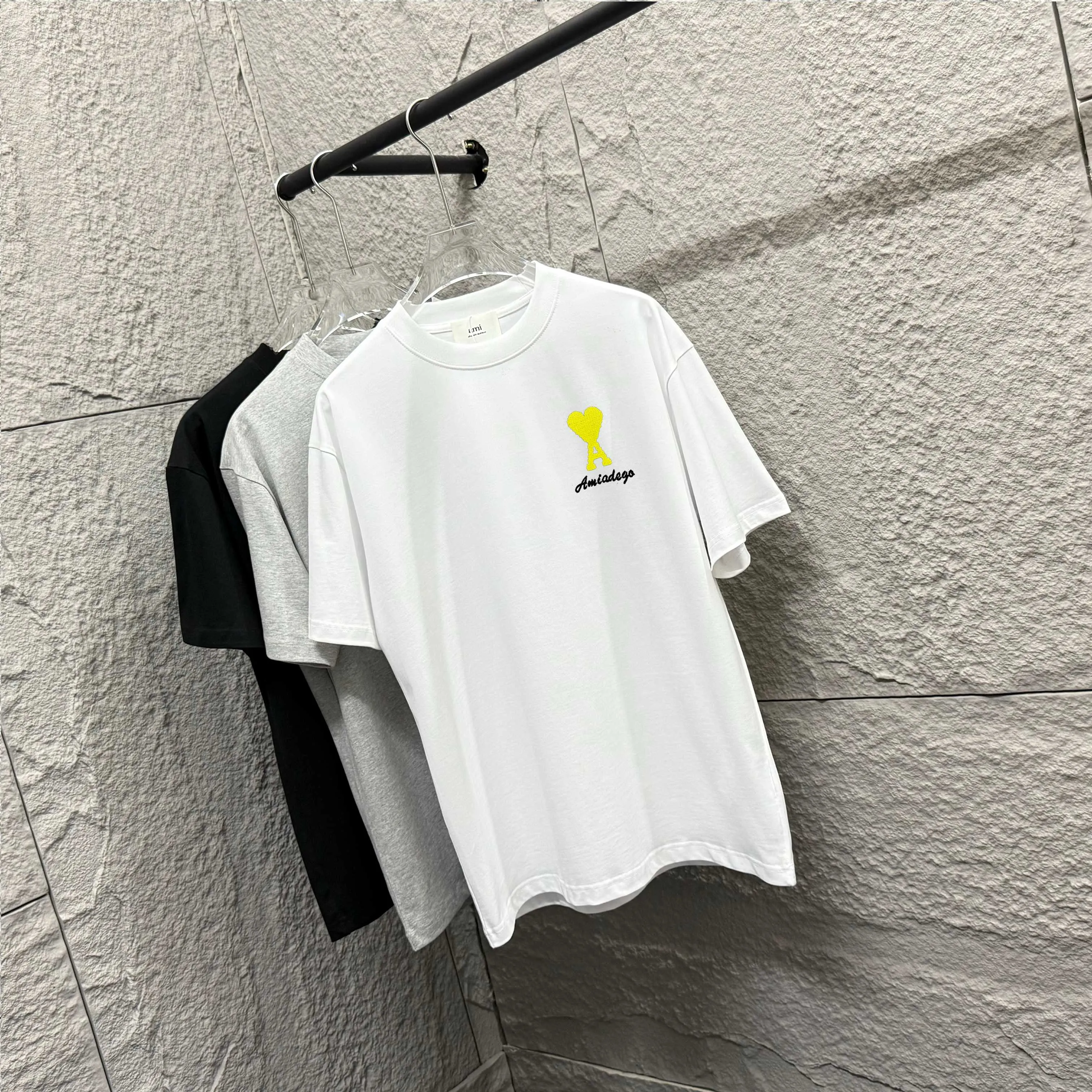 🅿️180 Ami* 2025 spring and summer new style Embroidered yellow love letters Customized double yarn plain cotton fabric Short-sleeved T-shirt Unisex Color: Black White Floral Gray Angora Red Size: S (90-130 catties) M (120-150 catties) L (140-165 catties) XL (160-180 catties) XXL (180-210 pounds)