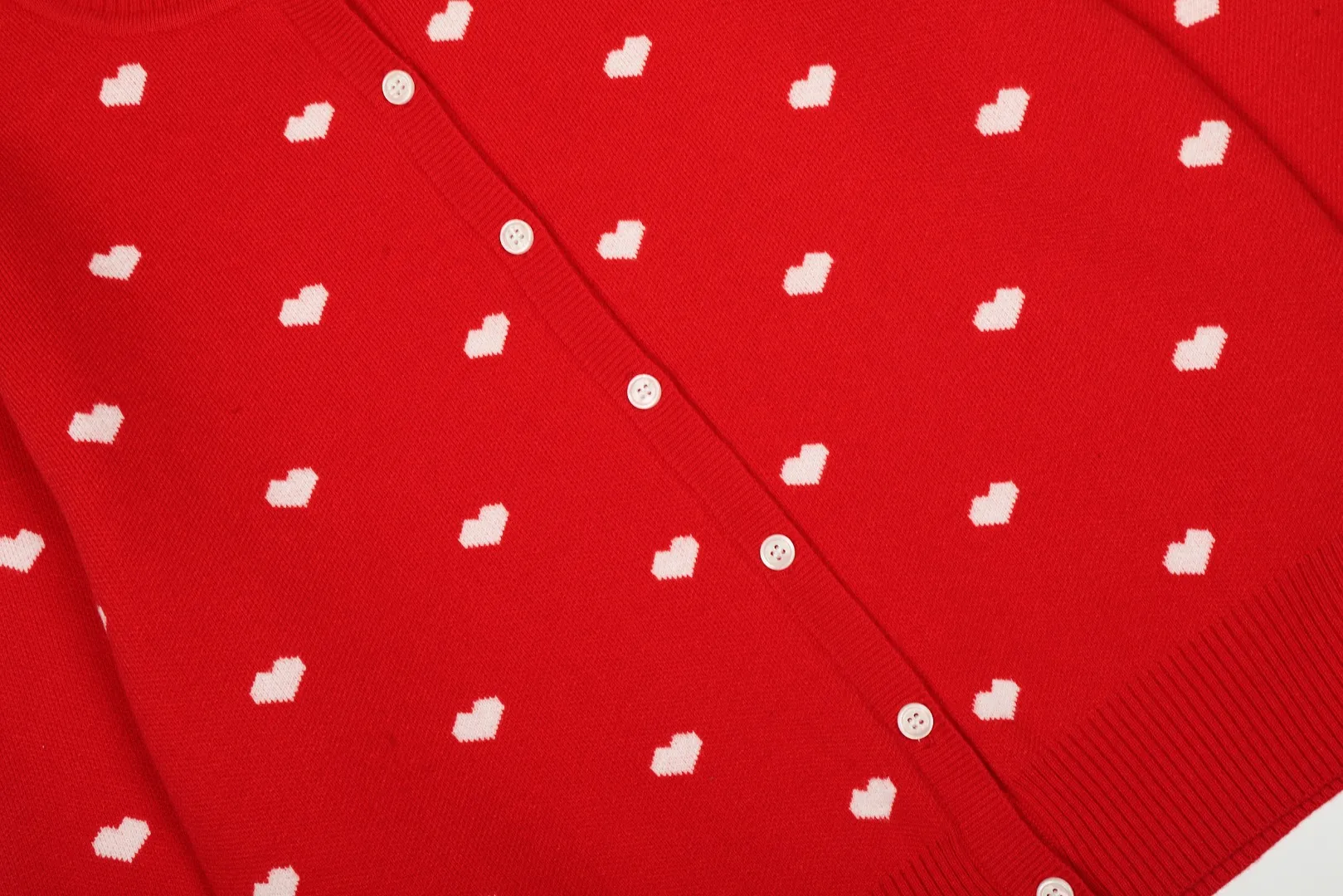 Ami/Ami's new jacquard love-printed goddess style must-have autumn and winter knitted cardigan small jacket Size: S-XL Color: White red heart Black red heart Red white heart Milky apricot purple heart Navy blue white heart Pink red heart