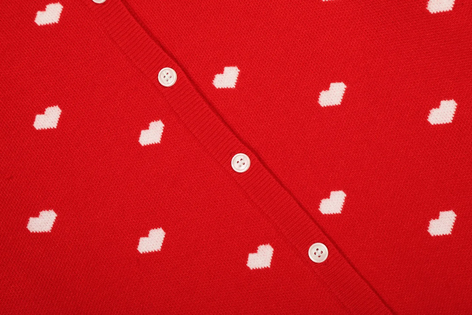 Ami/Ami's new jacquard love-printed goddess style must-have autumn and winter knitted cardigan small jacket Size: S-XL Color: White red heart Black red heart Red white heart Milky apricot purple heart Navy blue white heart Pink red heart