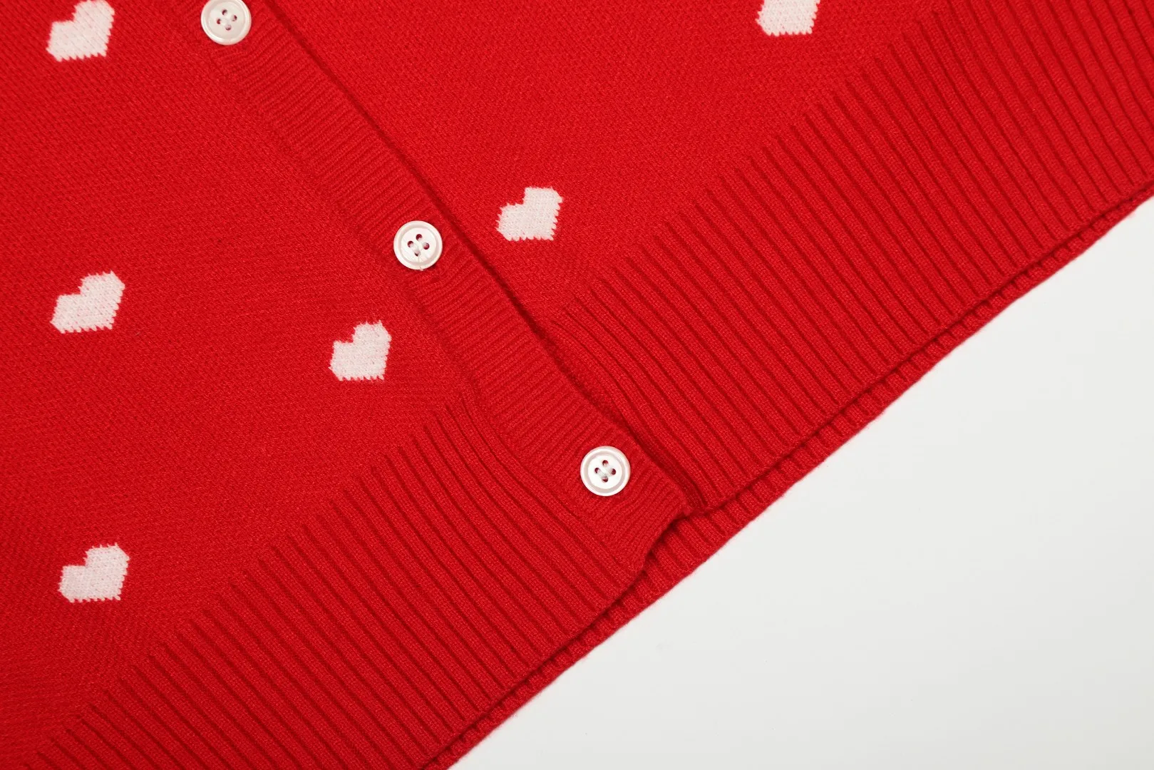 Ami/Ami's new jacquard love-printed goddess style must-have autumn and winter knitted cardigan small jacket Size: S-XL Color: White red heart Black red heart Red white heart Milky apricot purple heart Navy blue white heart Pink red heart
