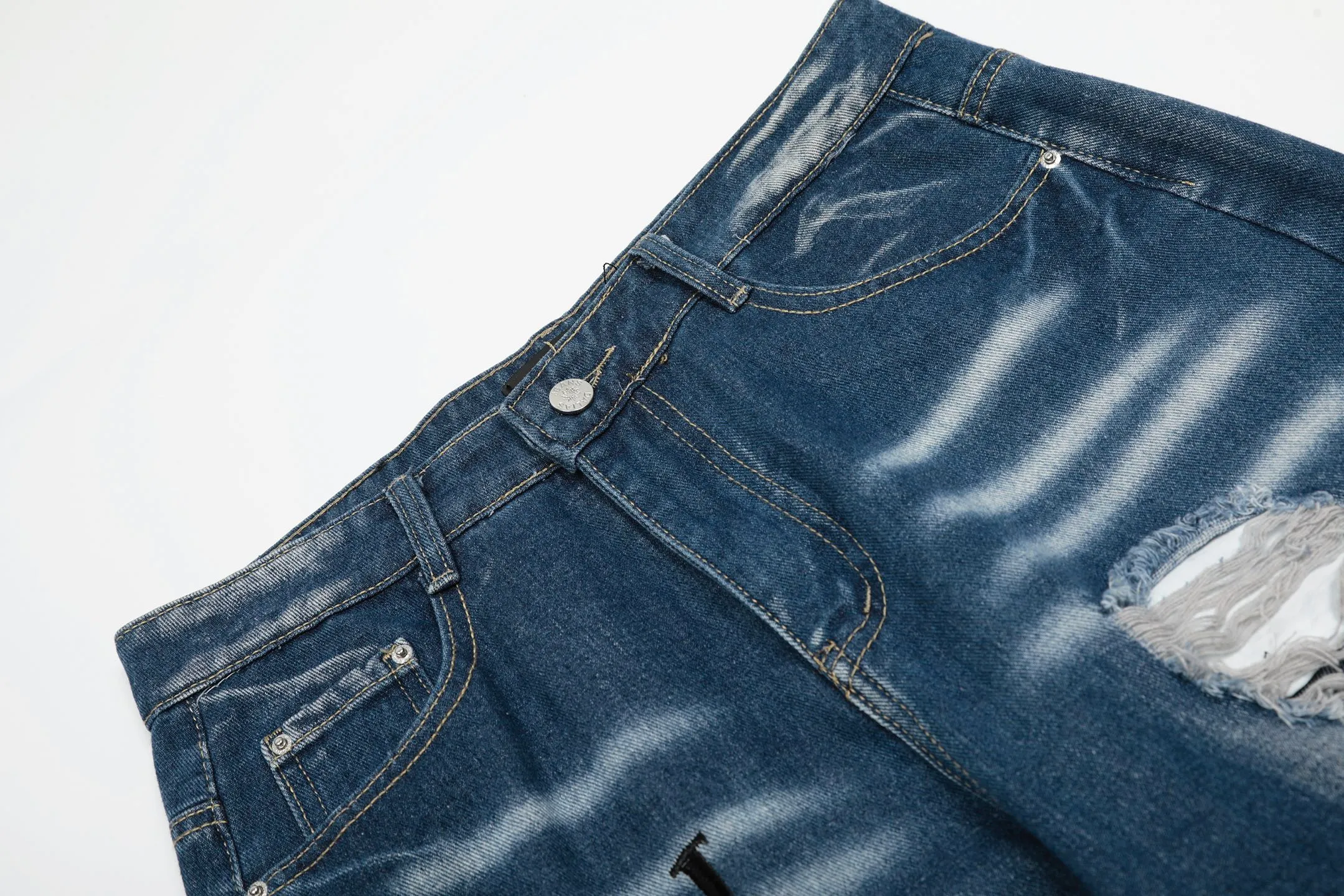 #M52 P168💰 Independent AMIRI coconut tree embroidery jeans trousers AMIRI high street basic ripped tight elastic jeans trousers amiri brand jeans break the production process and cutting of the original jeans, the fabrics are softer and more comfortable Hand-sewn collar label Customized logo buttons Genuine leather tag Color: light blue Size: 30-32-34-36