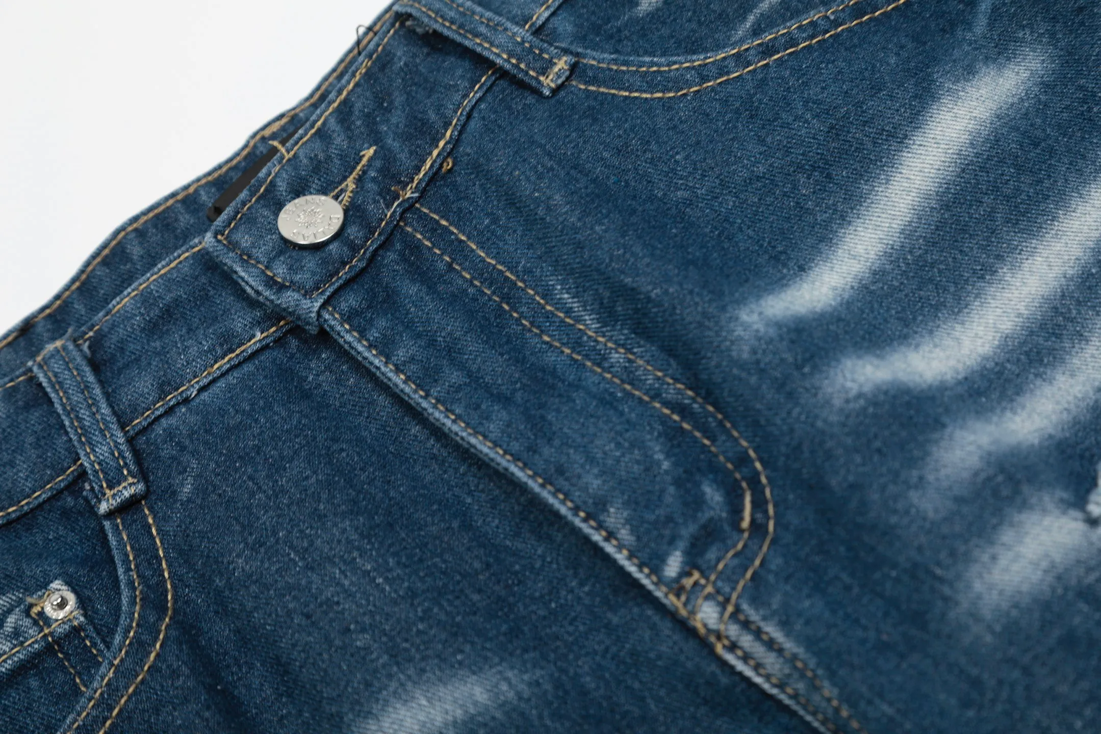 #M52 P168💰 Independent AMIRI coconut tree embroidery jeans trousers AMIRI high street basic ripped tight elastic jeans trousers amiri brand jeans break the production process and cutting of the original jeans, the fabrics are softer and more comfortable Hand-sewn collar label Customized logo buttons Genuine leather tag Color: light blue Size: 30-32-34-36