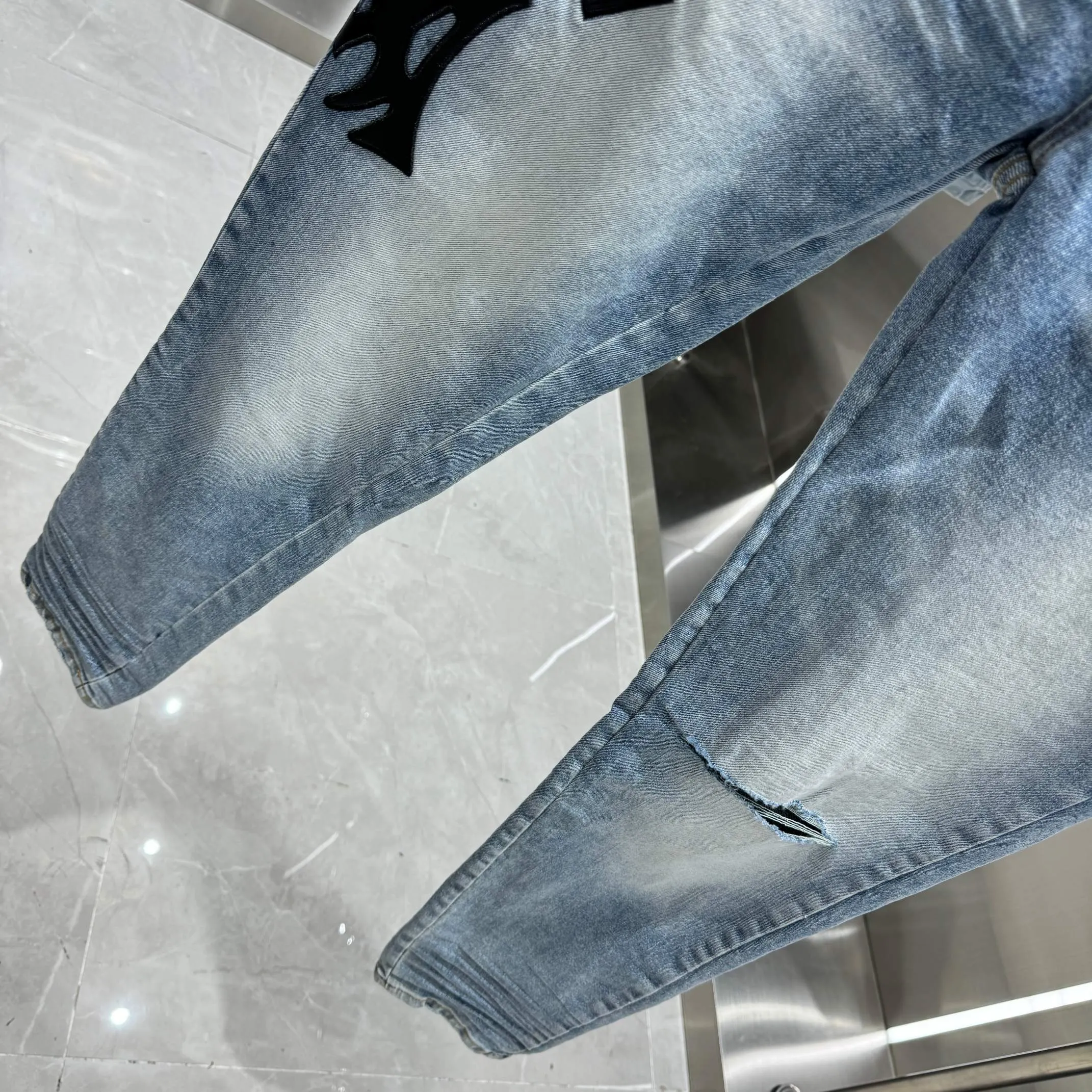 P290 Amiri ripped letter embroidered street fashion slim fit stretch jeans Color Blue Size 30 32 34 36 38