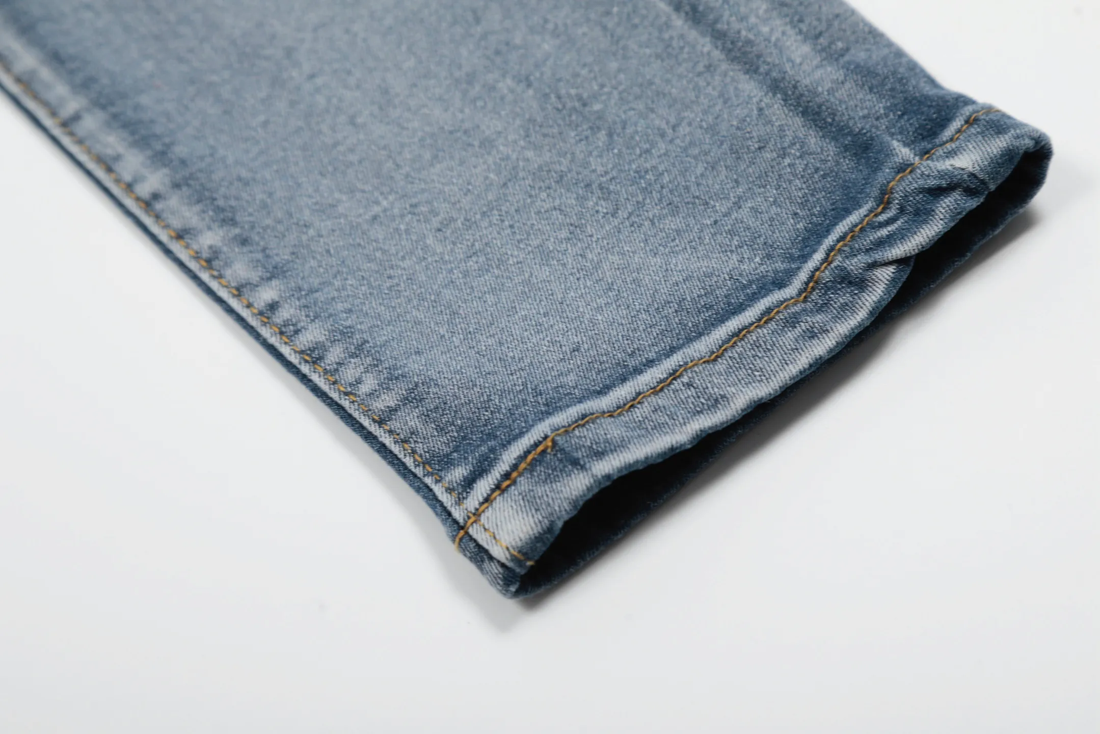 #M38 P168💰 Amiri classic embroidered leather ripped letter jeans slim fit jeans. Produced by a major washed factory. Full of high-end. Knee part destroyed design with patchwork design. Already used as facade design. Leather waist nameplate. The focus of this style is not on washing, but on the destroyed shape and version. The secret lies in the craftsmanship of the master. The cost of post-processing, grinding, cutting, etc. is far beyond the cost of assembly line products. Color: Picture color Size: 30-32-34-36