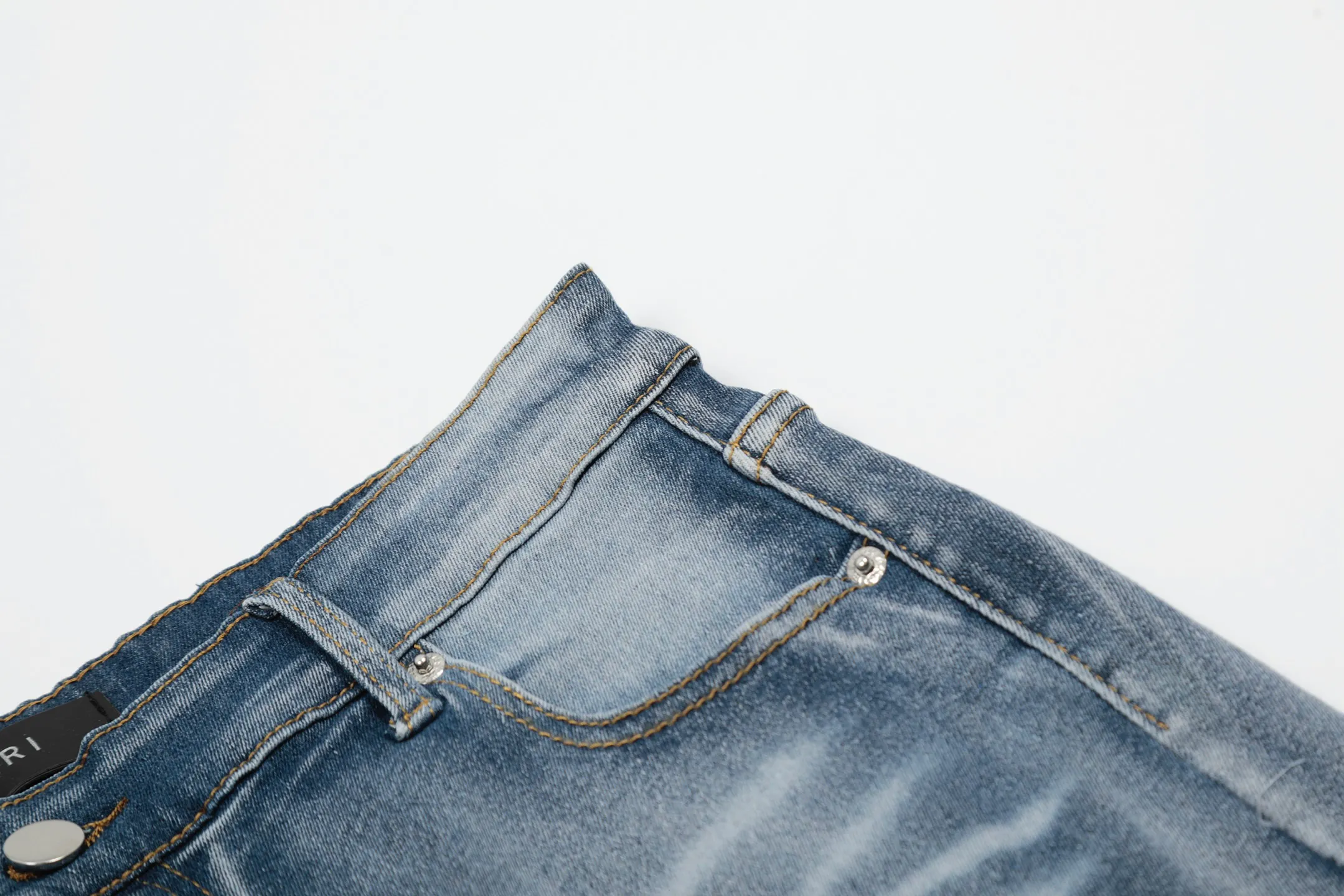 #M38 P168💰 Amiri classic embroidered leather ripped letter jeans slim fit jeans. Produced by a major washed factory. Full of high-end. Knee part destroyed design with patchwork design. Already used as facade design. Leather waist nameplate. The focus of this style is not on washing, but on the destroyed shape and version. The secret lies in the craftsmanship of the master. The cost of post-processing, grinding, cutting, etc. is far beyond the cost of assembly line products. Color: Picture color Size: 30-32-34-36