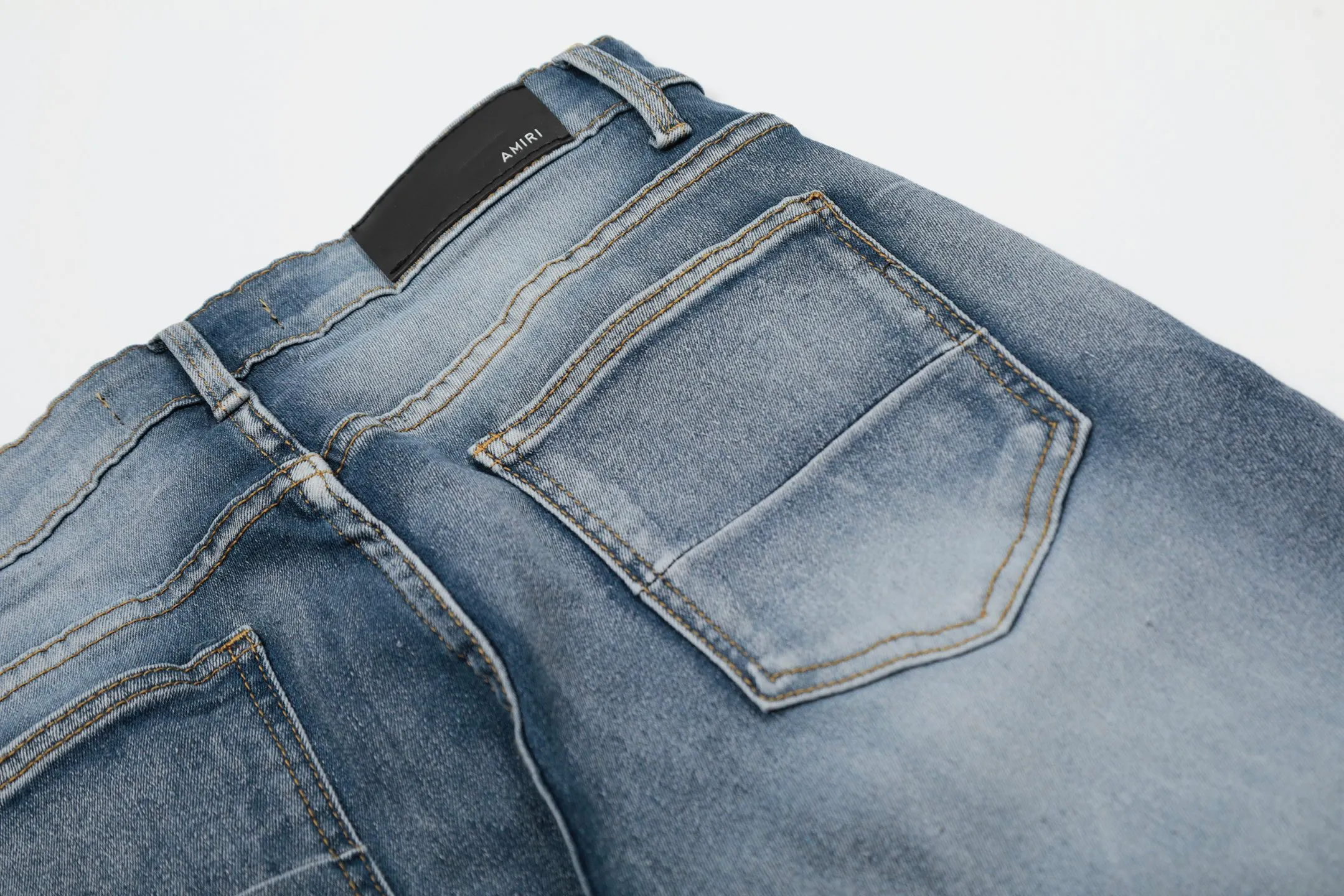 #M38 P168💰 Amiri classic embroidered leather ripped letter jeans slim fit jeans. Produced by a major washed factory. Full of high-end. Knee part destroyed design with patchwork design. Already used as facade design. Leather waist nameplate. The focus of this style is not on washing, but on the destroyed shape and version. The secret lies in the craftsmanship of the master. The cost of post-processing, grinding, cutting, etc. is far beyond the cost of assembly line products. Color: Picture color Size: 30-32-34-36