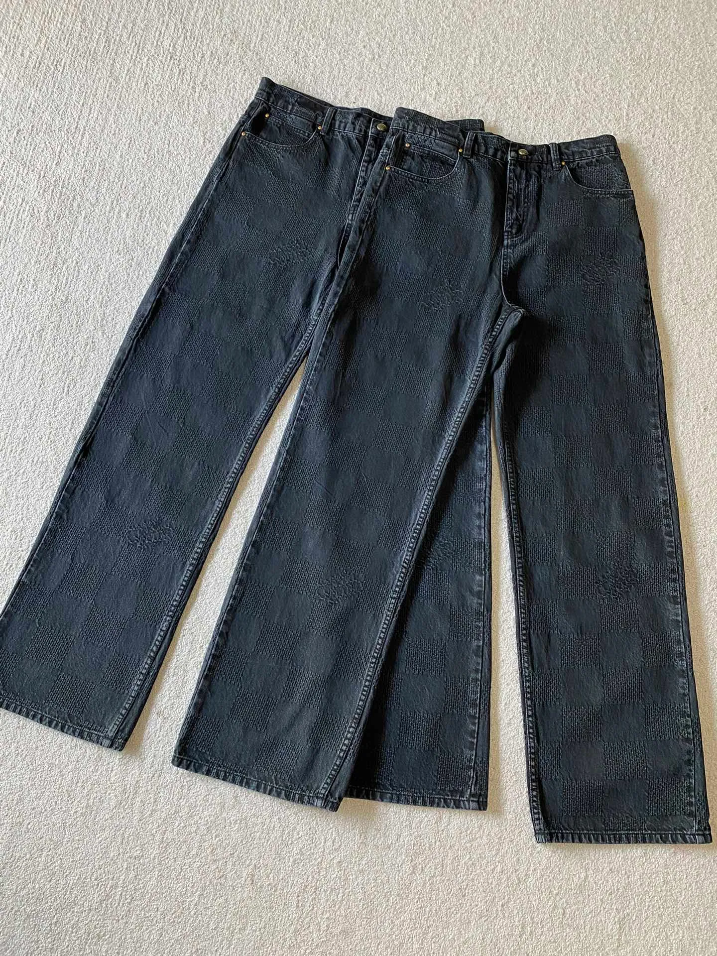 LV black checkerboard denim straight trousers ⚠️Original purchase, 600, skateboard straight version, Marque L. Uuitton deposee logo integrated into 3D Damier jacquard, back Damier label, sand washed distressed, topstitch sewing, placket distressed hardware closure #Logo integrated into 3D Damier jacquard 3D Damier jacquard denim fabric is an innovative fabric that combines jacquard technology and the characteristics of denim cloth. The classic plaid pattern is combined with 3D jacquard technology to weave three-dimensional patterns on the fabric through a loom.  The fabric presents an exquisite plaid pattern in appearance, and the pattern is made three-dimensional and layered through jacquard technology. At the same time, it retains the original tough, wear-resistant and durable properties of denim, making the clothes more durable.  # Sandwashed, Faded and Distressed Effect Sandwashed, faded and distressed denim fabric is a specially treated denim fabric that exhibits a whitened and distressed effect. This fabric uses a sand-washing process and special dyeing technology to create a natural wear and fading effect on the denim after washing, making it look more vintage and historical.  #skateboard straight jeans version Skateboard jeans are usually designed to be looser to accommodate the large movements and squatting postures during skateboarding. Jeans have a straight shape and a consistent width from hip to hem. Suitable for all body types, these straight-leg skateboard pants are designed with comfort and freedom in mind for skateboarding.