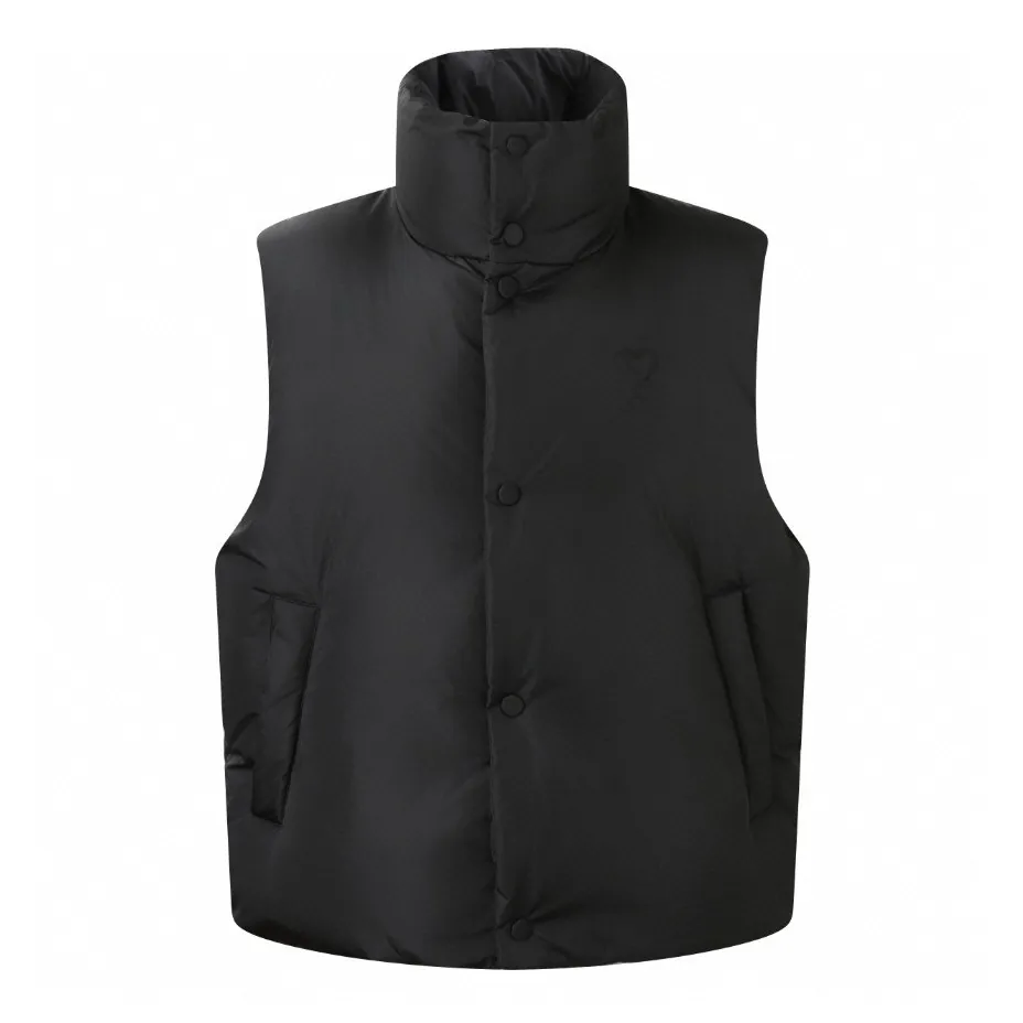 🅿️920 [Exclusive supply] Ami love padded embroidered down vest (black) The high-quality filling is made of 90 white duck down, weighing 160g, ensuring excellent thermal insulation performance. After strict screening and processing, the velvet is not easy to get drilled, ensuring durability. The fabric is made of taffeta fabric woven from 100% polyester fiber. It adopts warp and weft plain weave and is woven very tightly, making the surface of the fabric extremely smooth and flat, with a "skinny" and stiffness that is not easy to collapse. When rubbed or moved around, it will make a unique, crisp "rustling" sound. At the same time, it has a delicate plain texture and a soft, elegant silky luster. This kind of luster is not as dazzling as satin, but more restrained and advanced. The lining is made of 100% nylon. The high-density and tight weaving process prevents tiny lint from emerging from the gaps in the fabric. The smooth surface improves the putting on and taking off experience, and the excellent wear and tear resistance ensures damage caused by frequent use, while the light and soft texture does not affect the overall weight. The process involves tightly fixing the fabric and padding material to the frame of the embroidery machine. The embroidery machine uses sparse stitches along the padding layer's pattern to outline the filling area of ​​the pattern, and then runs the overlay layer's pattern, using dense stitches to perfectly cover the foam padding layer, thus forming a slightly raised love embroidery that feels soft and full, enhancing recognition while maintaining a low profile. Size:XS-S-M-L
