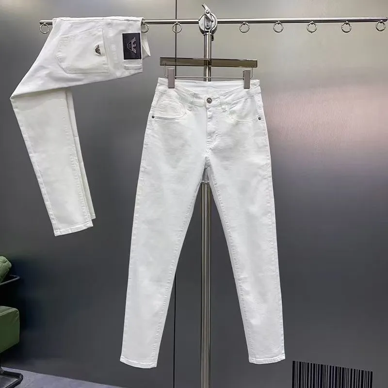 P166 Classic and versatile AMANI jeans. The back pockets are molded and customized with full-print logos. They are very label-like. The high-end leather tags are soul-like, retro, fashionable and modern, perfectly flaunting the brand’s identity! High-grade imported denim raw-color fabrics are supplied to customers. Pure 14oz denim fabrics from Okayama, Japan are specially selected. The heavy-duty environmentally friendly plant enzyme washing process makes the fabrics perfectly transformed and sublimated. The texture has a light retro color, which enriches the overall vision! The classic SLIM tailoring version has impeccable upper body effect. It can be matched with any top in the wardrobe. It is suitable for both business and leisure. It is suitable for various daily wear. The upper body is full of style. It is an invincible and versatile product. It is a must-have type for quality control! Color: Picture color Size: M-XXL