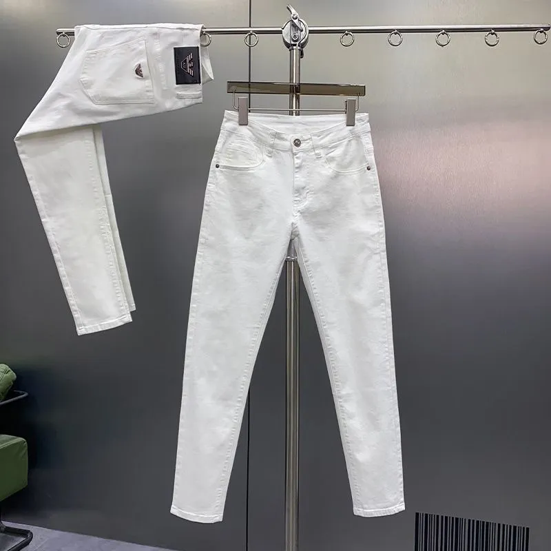 P166 Classic and versatile AMANI jeans. The back pockets are molded and customized with full-print logos. They are very label-like. The high-end leather tags are soul-like, retro, fashionable and modern, perfectly flaunting the brand’s identity! High-grade imported denim raw-color fabrics are supplied to customers. Pure 14oz denim fabrics from Okayama, Japan are specially selected. The heavy-duty environmentally friendly plant enzyme washing process makes the fabrics perfectly transformed and sublimated. The texture has a light retro color, which enriches the overall vision! The classic SLIM tailoring version has impeccable upper body effect. It can be matched with any top in the wardrobe. It is suitable for both business and leisure. It is suitable for various daily wear. The upper body is full of style. It is an invincible and versatile product. It is a must-have type for quality control! Color: Picture color Size: M-XXL