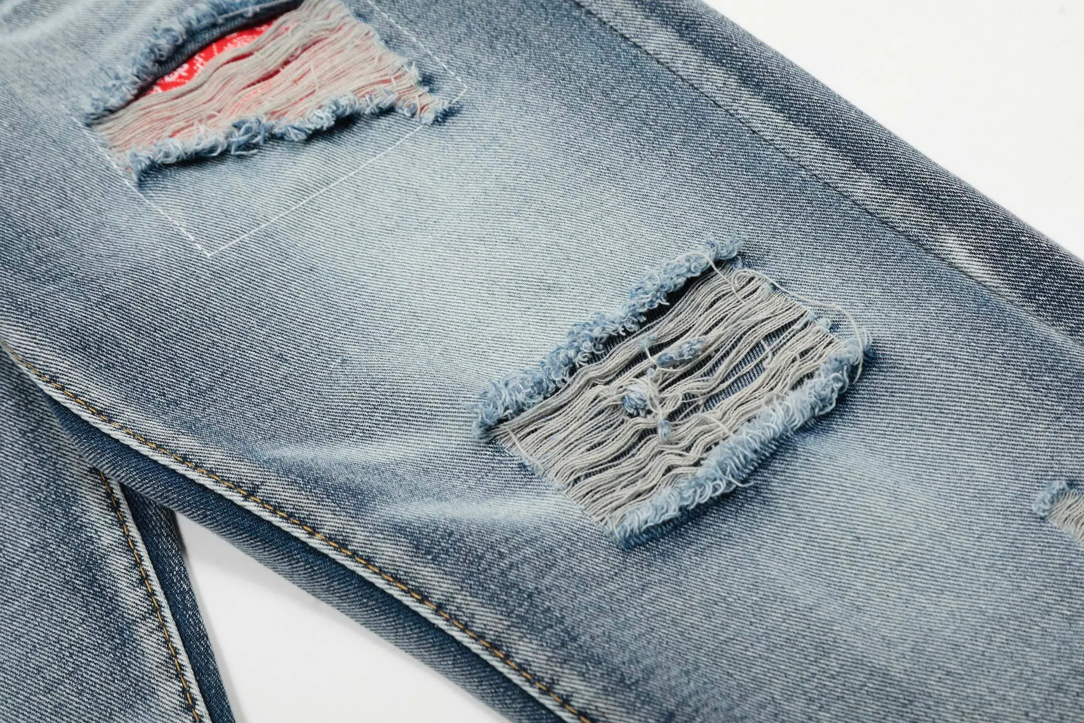 #M10 P168💰 AMIRI patch embroidery jeans trousers AMIRI high street basic ripped tight elastic jeans trousers amiri brand jeans break the production process and cutting of the original jeans, the fabrics are softer and more comfortable Hand-sewn collar label Customized logo buttons Genuine leather tag Color: Picture color Size: 30-32-34-36
