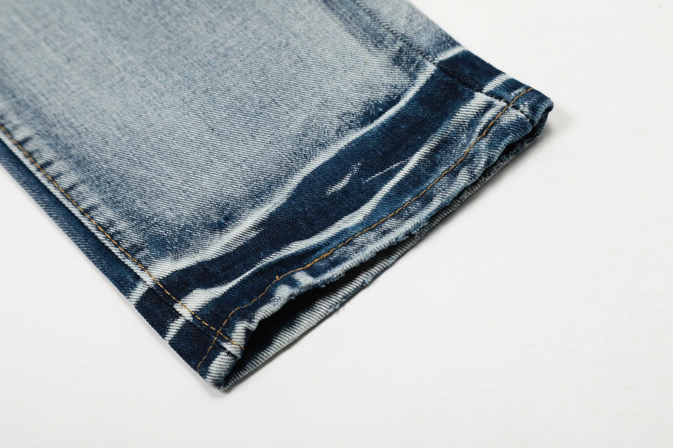 #M10 P168💰 AMIRI patch embroidery jeans trousers AMIRI high street basic ripped tight elastic jeans trousers amiri brand jeans break the production process and cutting of the original jeans, the fabrics are softer and more comfortable Hand-sewn collar label Customized logo buttons Genuine leather tag Color: Picture color Size: 30-32-34-36