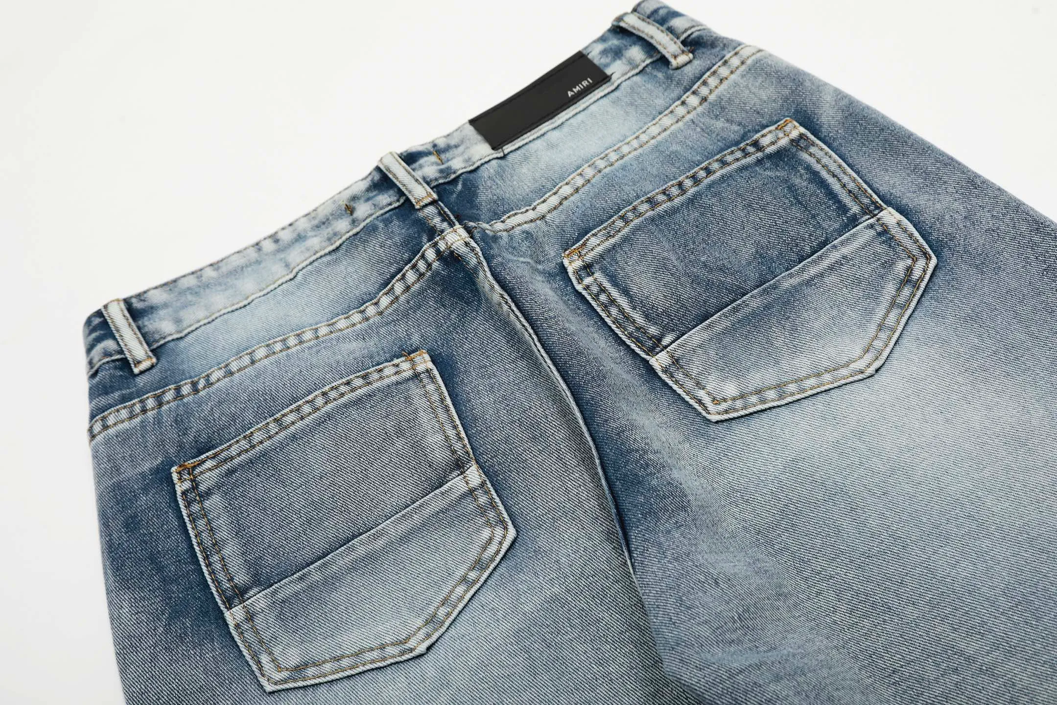 #M10 P168💰 AMIRI patch embroidery jeans trousers AMIRI high street basic ripped tight elastic jeans trousers amiri brand jeans break the production process and cutting of the original jeans, the fabrics are softer and more comfortable Hand-sewn collar label Customized logo buttons Genuine leather tag Color: Picture color Size: 30-32-34-36