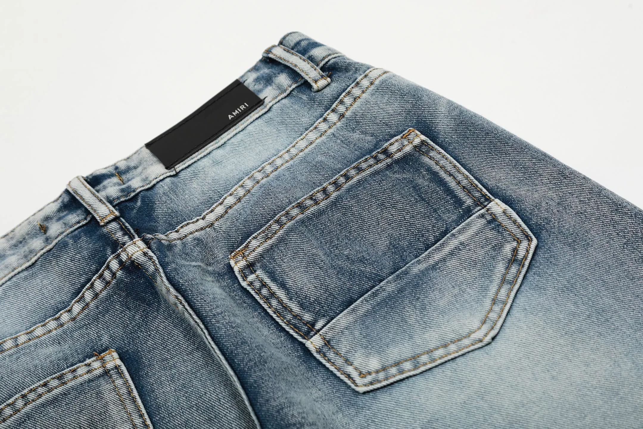 #M10 P168💰 AMIRI patch embroidery jeans trousers AMIRI high street basic ripped tight elastic jeans trousers amiri brand jeans break the production process and cutting of the original jeans, the fabrics are softer and more comfortable Hand-sewn collar label Customized logo buttons Genuine leather tag Color: Picture color Size: 30-32-34-36