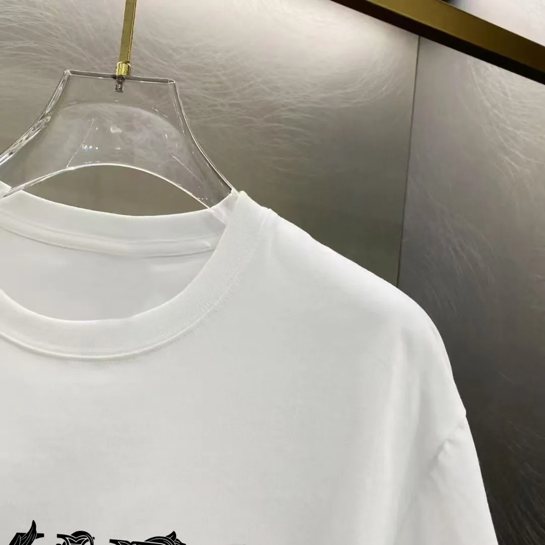 P140 AMIRI 2025 early spring new style debut counter latest short-sleeved round neck T-shirt, high-end custom design, avant-garde and fashionable! High-end customized high-count long-staple cotton fabric. Comfortable to wear. Exquisite counter-level stitching. Fine workmanship. The upper body effect is incomparably handsome! A must-have item for a stylish man! Size: S M L