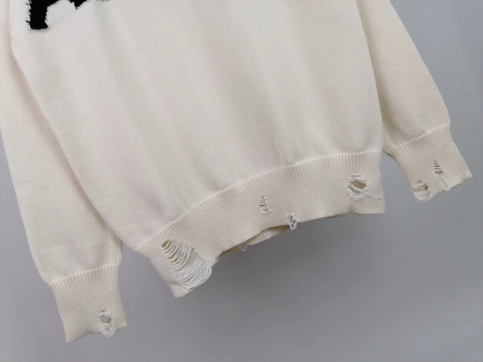 P230 🎉 AMIRI new style letter Logo jacquard, tassels destroyed holes European and American style sweater, color: pearl white, black size: S M L XL XXL