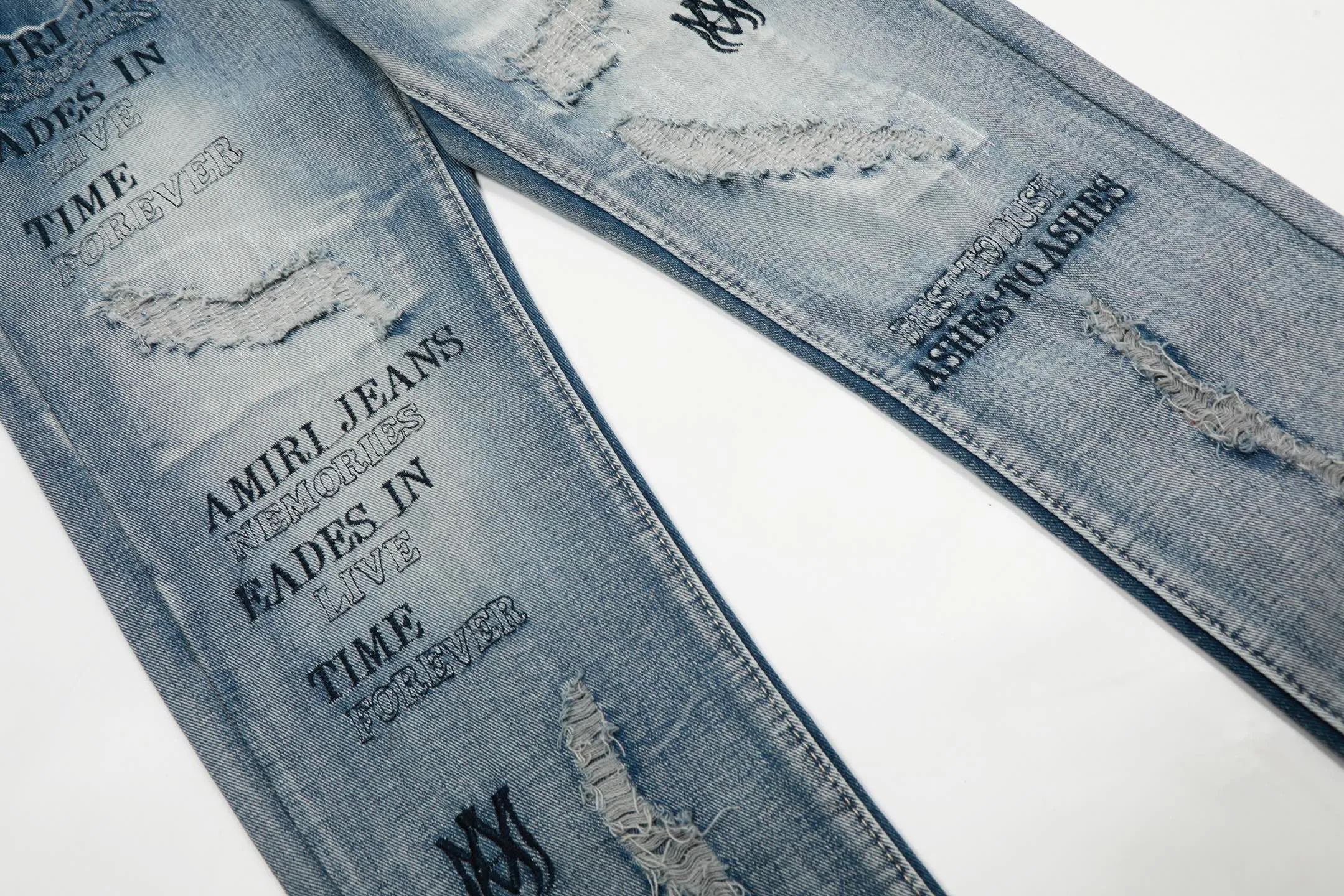 ￼#M04 P168💰 AMIRI splash-ink medal patch embroidered jeans trousers AMIRI high street basic ripped tight stretch jeans trousers Amiriamiri is transliterated as Emil, which is the name of the founder. Mike Amiri, the founder of amiri, grew up in Los Angeles, USA. He was influenced by the local street culture Rock since he was a child, so he founded the amiri brand named after himself. A variety of trendy clothing meets the needs of different trendy players. Amiri clothing has novel and unique styles and is a well-known street brand in the United States. Many of its styles and styles are loved by many street photographers. Various clothing styles meet the needs of different people, show their unique temperament, and show the trend of dressing. amiri's jeans are relatively famous. Not only do they have many styles, but the quality of the jeans is also very good. Many celebrities have also worn amiri brand jeans.  The jeans of the amiri brand break through the production process and cutting of the original jeans. The fabrics are relatively soft and comfortable, and are not as hard as some jeans, which can irritate the skin and cause the skin to bleed when worn. Los Angeles trendy brand Amiri's jeans are made with great detail from tailoring to texture, adding wrinkles, bullet holes, damage and other details to add to the trendiness of the jeans. You can choose the style that suits you according to your own needs. Only when you wear a suitable style can you have a certain sense of fashion.  In recent years, high street has become a word that appears more and more frequently in men's clothing. High street style has also become an important direction for everyone's matching. High street related items are basically inseparable from oversize or off-shoulder tops. The lower body is matched with trackpants or tight-fitting denim. In my opinion, the most representative one is perhaps annihilation. Color; picture color Size: 30-32-34-36