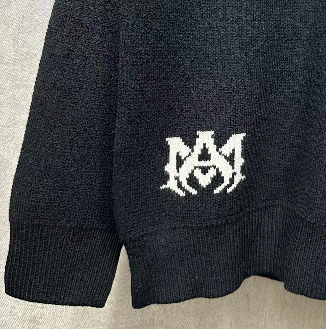 P230 🎉AMIRI new autumn and winter sweater Amiri exclusive logo jacquard on the front, 22 number jacquard on the back Color: White Black Size: S M L XL XXL