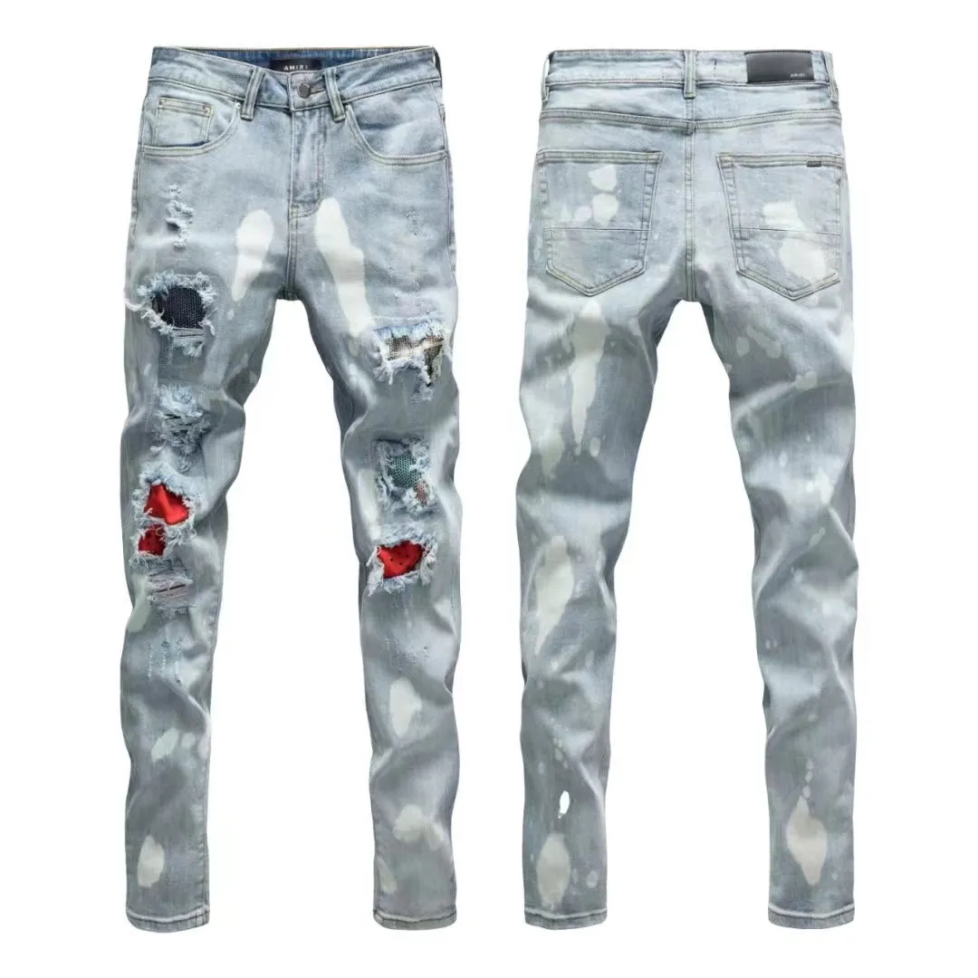 #N17 P246💰 (Top version) AMIRI hot high street jeans slim fit stretch washed knife cut trousers for men AMIRI amiri is transliterated as Emil, which is the name of the founder. Mike Amiri, the founder of amiri, grew up in Los Angeles, USA. He was influenced by local street culture and Punk Rock since he was a child, so he founded the amiri brand named after himself. A variety of trendy clothing meets the needs of different trendy players. Amiri clothing has novel and unique styles and is a well-known street brand in the United States. The styles and styles of many clothes are loved by many street photographers. The various clothing styles meet the dressing needs of different people, show their unique temperament, and show the trend of dressing. amiri's jeans are relatively famous. Not only do they have many styles, but the quality of the jeans is also very good. Many celebrities have also worn amiri brand jeans. Color: Picture color Size: 28, 30, 32, 34, 36 28 30 32 34 36 Waist 71 76 81 86 91 Qianlang 26.5 27.5 28.5 29.5 30.5 Hou Lang 37 38 39 40 41 Foot 14 14.8 15.6 16.4 17.2 Foreign Minister 100 102 104 106 107
