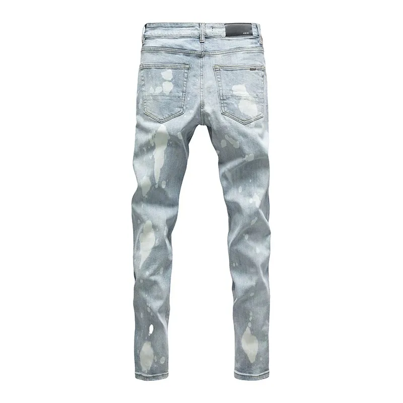 #N17 P246💰 (Top version) AMIRI hot high street jeans slim fit stretch washed knife cut trousers for men AMIRI amiri is transliterated as Emil, which is the name of the founder. Mike Amiri, the founder of amiri, grew up in Los Angeles, USA. He was influenced by local street culture and Punk Rock since he was a child, so he founded the amiri brand named after himself. A variety of trendy clothing meets the needs of different trendy players. Amiri clothing has novel and unique styles and is a well-known street brand in the United States. The styles and styles of many clothes are loved by many street photographers. The various clothing styles meet the dressing needs of different people, show their unique temperament, and show the trend of dressing. amiri's jeans are relatively famous. Not only do they have many styles, but the quality of the jeans is also very good. Many celebrities have also worn amiri brand jeans. Color: Picture color Size: 28, 30, 32, 34, 36 28 30 32 34 36 Waist 71 76 81 86 91 Qianlang 26.5 27.5 28.5 29.5 30.5 Hou Lang 37 38 39 40 41 Foot 14 14.8 15.6 16.4 17.2 Foreign Minister 100 102 104 106 107