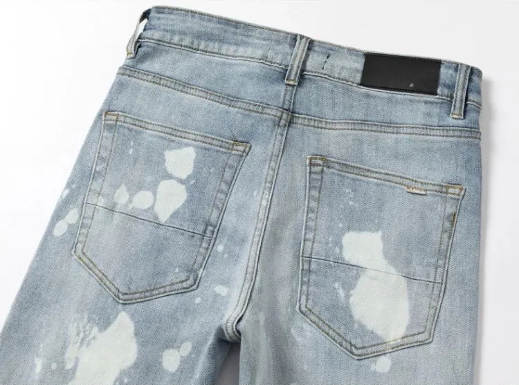 #N17 P246💰 (Top version) AMIRI hot high street jeans slim fit stretch washed knife cut trousers for men AMIRI amiri is transliterated as Emil, which is the name of the founder. Mike Amiri, the founder of amiri, grew up in Los Angeles, USA. He was influenced by local street culture and Punk Rock since he was a child, so he founded the amiri brand named after himself. A variety of trendy clothing meets the needs of different trendy players. Amiri clothing has novel and unique styles and is a well-known street brand in the United States. The styles and styles of many clothes are loved by many street photographers. The various clothing styles meet the dressing needs of different people, show their unique temperament, and show the trend of dressing. amiri's jeans are relatively famous. Not only do they have many styles, but the quality of the jeans is also very good. Many celebrities have also worn amiri brand jeans. Color: Picture color Size: 28, 30, 32, 34, 36 28 30 32 34 36 Waist 71 76 81 86 91 Qianlang 26.5 27.5 28.5 29.5 30.5 Hou Lang 37 38 39 40 41 Foot 14 14.8 15.6 16.4 17.2 Foreign Minister 100 102 104 106 107