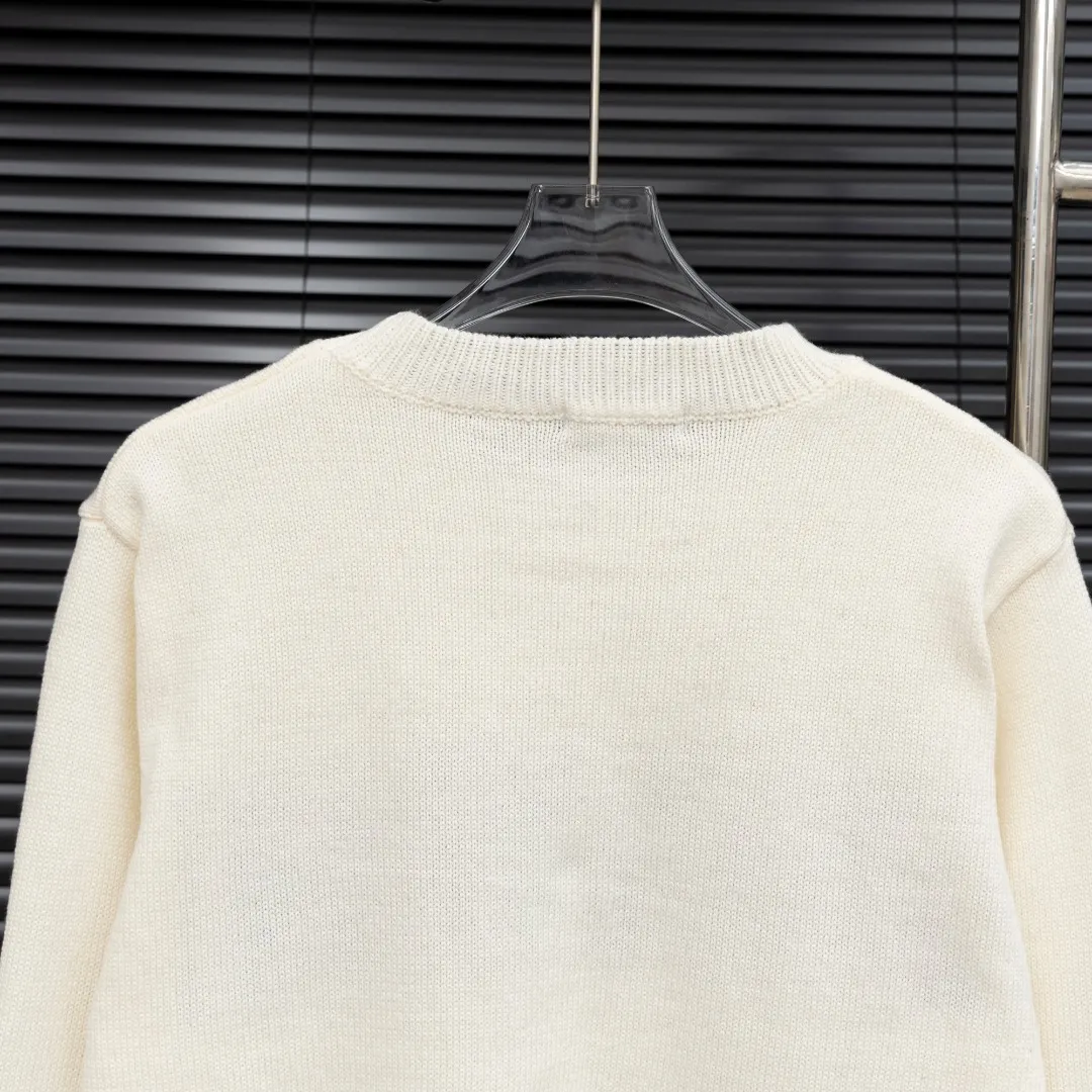 P290 Style: AMIRI distressed knitted long-sleeved sweater Size: S-XXL Fabric: Wool blend Accessories: Full set of customized original accessories No gender distinction, same style for men and women