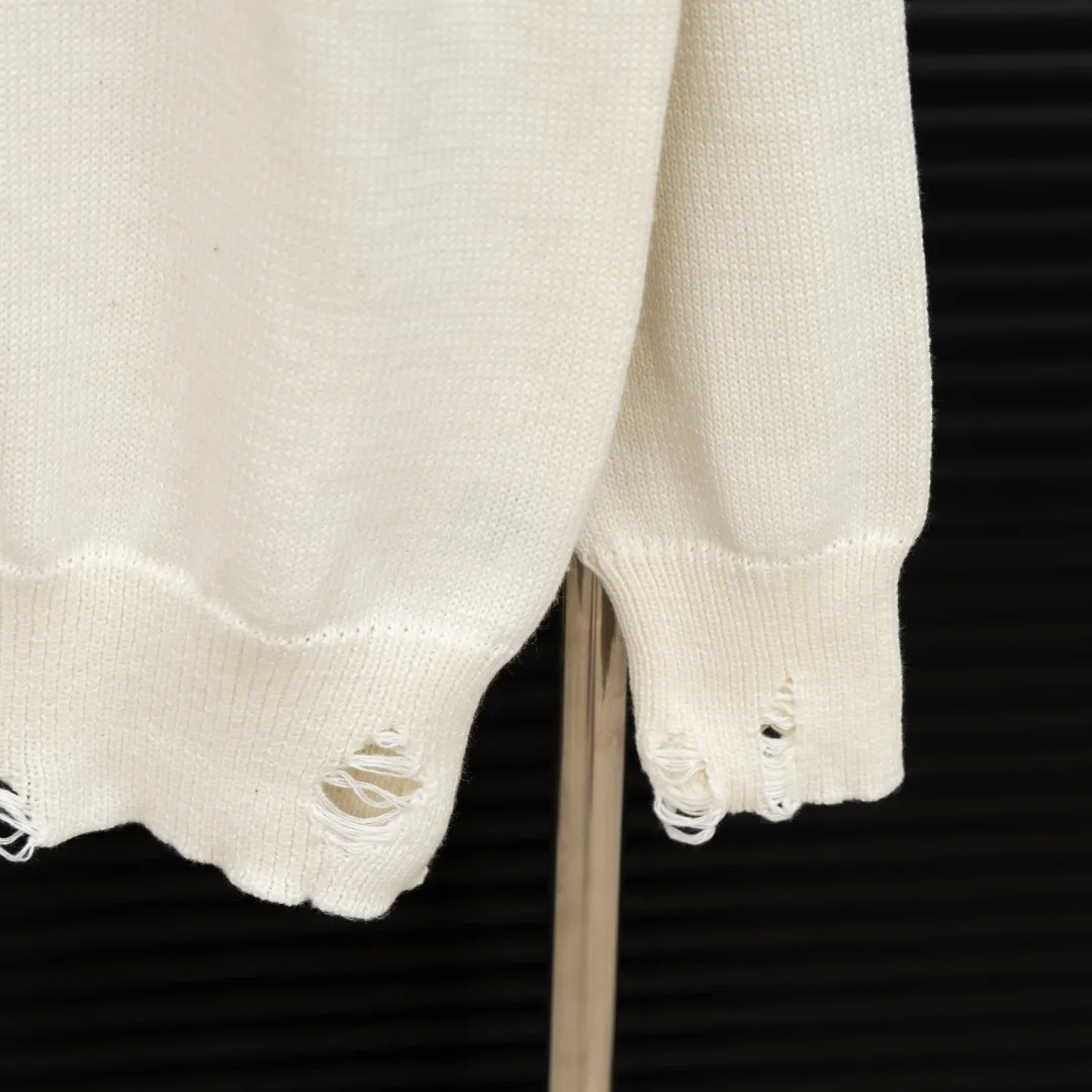 P290 Style: AMIRI distressed knitted long-sleeved sweater Size: S-XXL Fabric: Wool blend Accessories: Full set of customized original accessories No gender distinction, same style for men and women