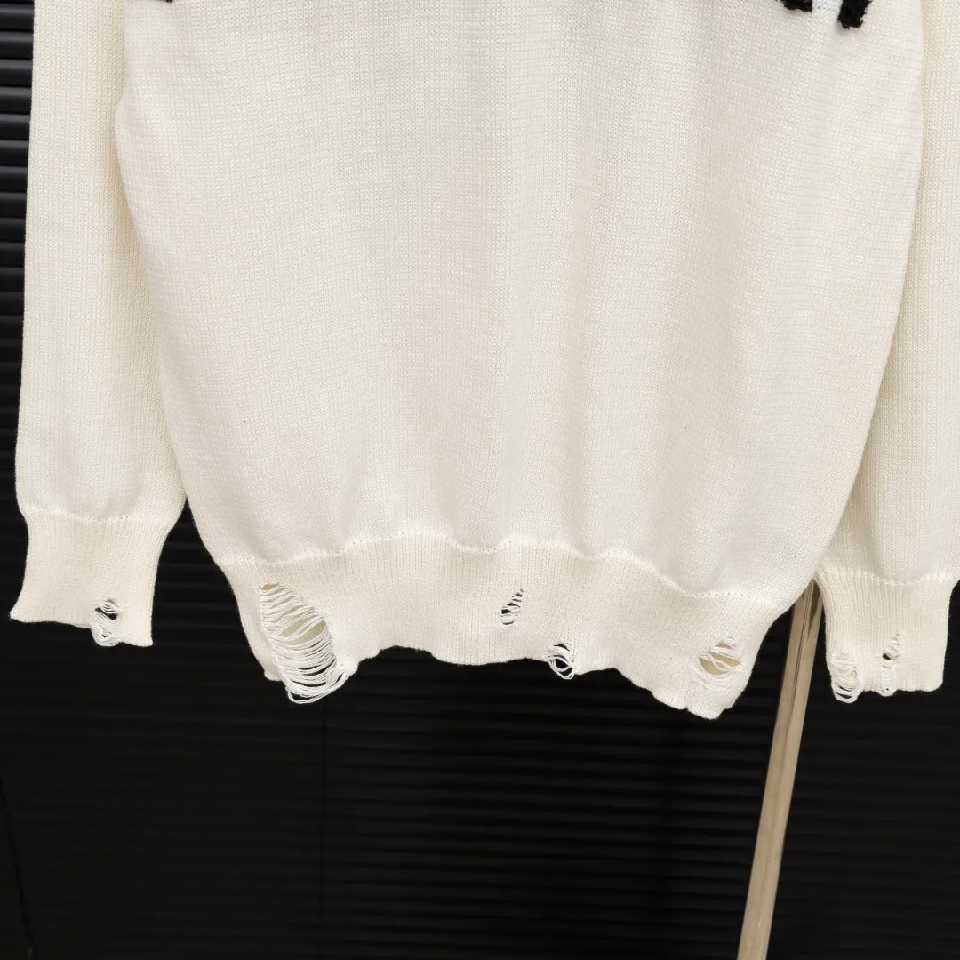 P290 Style: AMIRI distressed knitted long-sleeved sweater Size: S-XXL Fabric: Wool blend Accessories: Full set of customized original accessories No gender distinction, same style for men and women