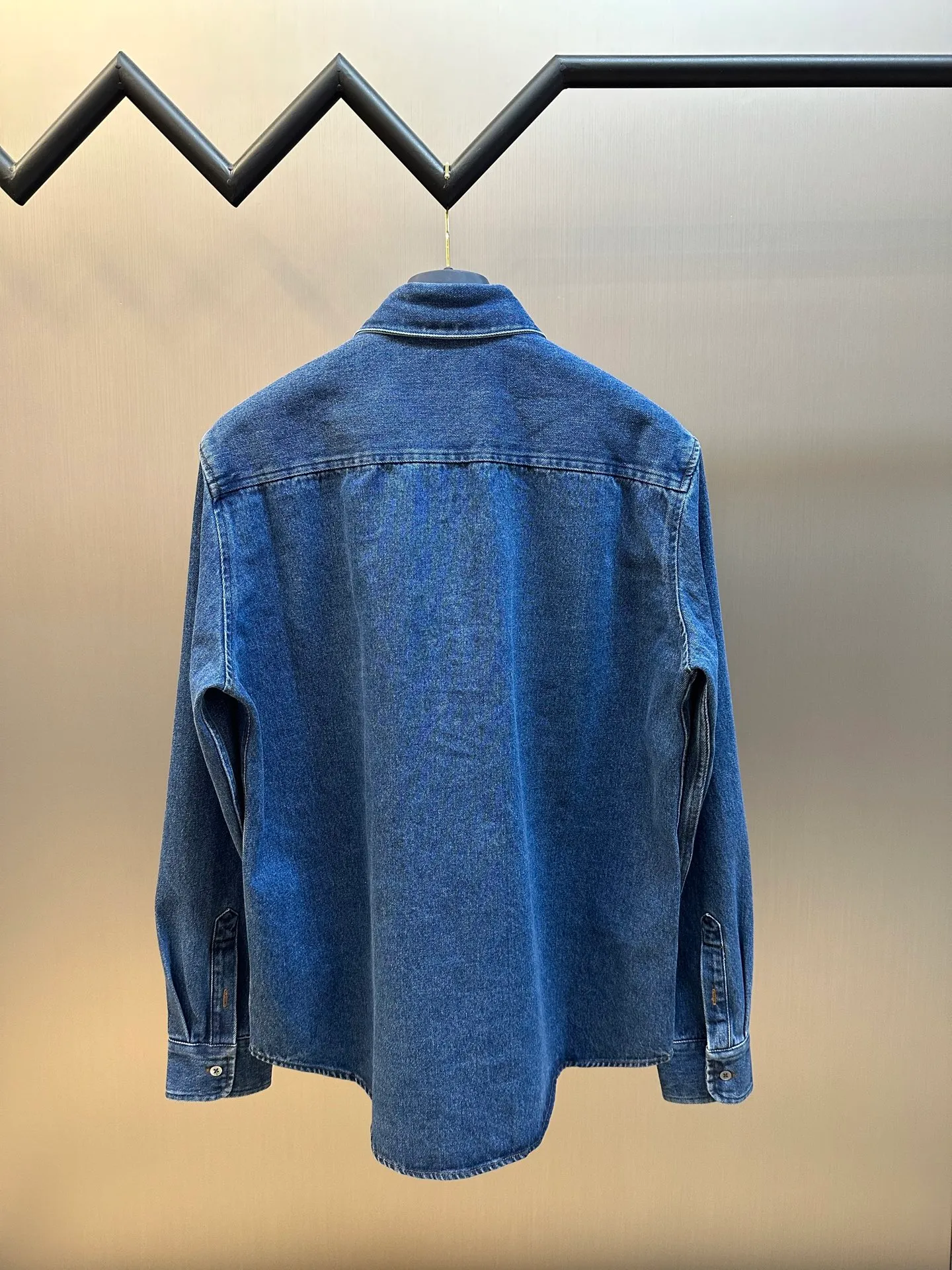 🅿️480 Ami Paris denim shirt jacket. Customized cotton essence denim fabric with a deep denim blue background and a bright red heart on the chest, injecting agility and elegance into the tough denim.  Using sand-fried hand-rubbing technology, the surface of the denim material will be naturally faded and worn by processing on a sand-fried sand machine. Then, special tools are used to physically damage the surface of the jeans by hand, maintaining the original texture and details while increasing its uniqueness. Stir-fried snowballs, stir-fried salt, specially prepare the corresponding solution, add a certain amount of dye, soak the denim material in it to absorb the solvent, and then scrub and dry it to further fade and oxidize it.  size：s m l xl