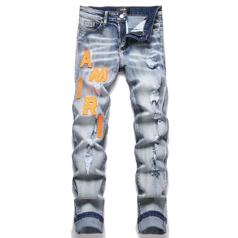 P180 Top replica AMIRI splash-ink medal patch embroidered jeans trousers AMIRI high street basic ripped tight stretch jeans trousers Amiriamiri is transliterated as Emil, which is the name of the founder. Mike Amiri, the founder of amiri, grew up in Los Angeles, USA. He was influenced by the local street culture Rock since he was a child, so he founded the amiri brand named after himself. A variety of trendy brand clothing meets the needs of different fashion players. Amiri clothing has novel and unique styles and is a well-known street brand in the United States. Many of its styles and styles are loved by many street photographers. Various clothing styles meet the needs of different people, show their unique temperament, and show the trend of dressing. amiri's jeans are relatively famous. Not only do they have many styles, but the quality of the jeans is also very good. Many celebrities have also worn amiri brand jeans.  The jeans of the amiri brand break through the production process and cutting of the original jeans. The fabrics are relatively soft and comfortable, and are not as hard as some jeans, which can irritate the skin and cause the skin to bleed when worn. Los Angeles trendy brand Amiri's jeans are made with great detail from tailoring to texture, adding wrinkles, bullet holes, damage and other details to add to the trendiness of the jeans. You can choose the style that suits you according to your own needs. Only when you wear a suitable style can you have a certain sense of fashion.  In recent years, high street has become a word that appears more and more frequently in men's clothing. High street style has also become an important direction for everyone's matching. High street related items are basically inseparable from oversize or off-shoulder tops. The lower body is matched with trackpants or tight-fitting denim. In my opinion, the most representative one is perhaps annihilation. Color; picture color Size: m l xl xxl