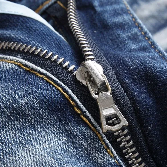 P180 Top replica AMIRI splash-ink medal patch embroidered jeans trousers AMIRI high street basic ripped tight stretch jeans trousers Amiriamiri is transliterated as Emil, which is the name of the founder. Mike Amiri, the founder of amiri, grew up in Los Angeles, USA. He was influenced by the local street culture Rock since he was a child, so he founded the amiri brand named after himself. A variety of trendy brand clothing meets the needs of different fashion players. Amiri clothing has novel and unique styles and is a well-known street brand in the United States. Many of its styles and styles are loved by many street photographers. Various clothing styles meet the needs of different people, show their unique temperament, and show the trend of dressing. amiri's jeans are relatively famous. Not only do they have many styles, but the quality of the jeans is also very good. Many celebrities have also worn amiri brand jeans.  The jeans of the amiri brand break through the production process and cutting of the original jeans. The fabrics are relatively soft and comfortable, and are not as hard as some jeans, which can irritate the skin and cause the skin to bleed when worn. Los Angeles trendy brand Amiri's jeans are made with great detail from tailoring to texture, adding wrinkles, bullet holes, damage and other details to add to the trendiness of the jeans. You can choose the style that suits you according to your own needs. Only when you wear a suitable style can you have a certain sense of fashion.  In recent years, high street has become a word that appears more and more frequently in men's clothing. High street style has also become an important direction for everyone's matching. High street related items are basically inseparable from oversize or off-shoulder tops. The lower body is matched with trackpants or tight-fitting denim. In my opinion, the most representative one is perhaps annihilation. Color; picture color Size: m l xl xxl