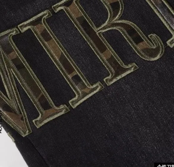 #M93 P168💰 AMIRI patch embroidery jeans trousers AMIRI high street basic ripped tight elastic jeans trousers amiri brand jeans break the production process and cutting of the original jeans, the fabrics are softer and more comfortable Hand-sewn collar label Customized logo buttons Genuine leather tag Color: Picture color Size: 30-32-34-36