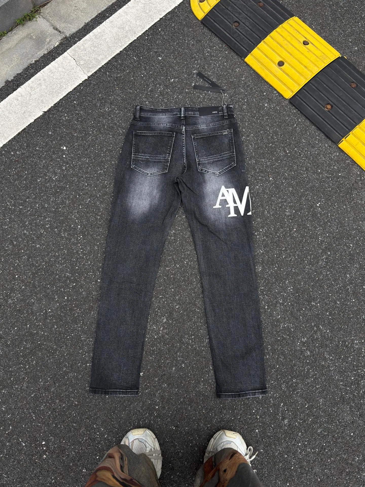 P240 💰AM02 AMIRI new jeans, washed ripped holes, whiskering leather denim trousers, same style for men and women Size: S-XL (28-34)