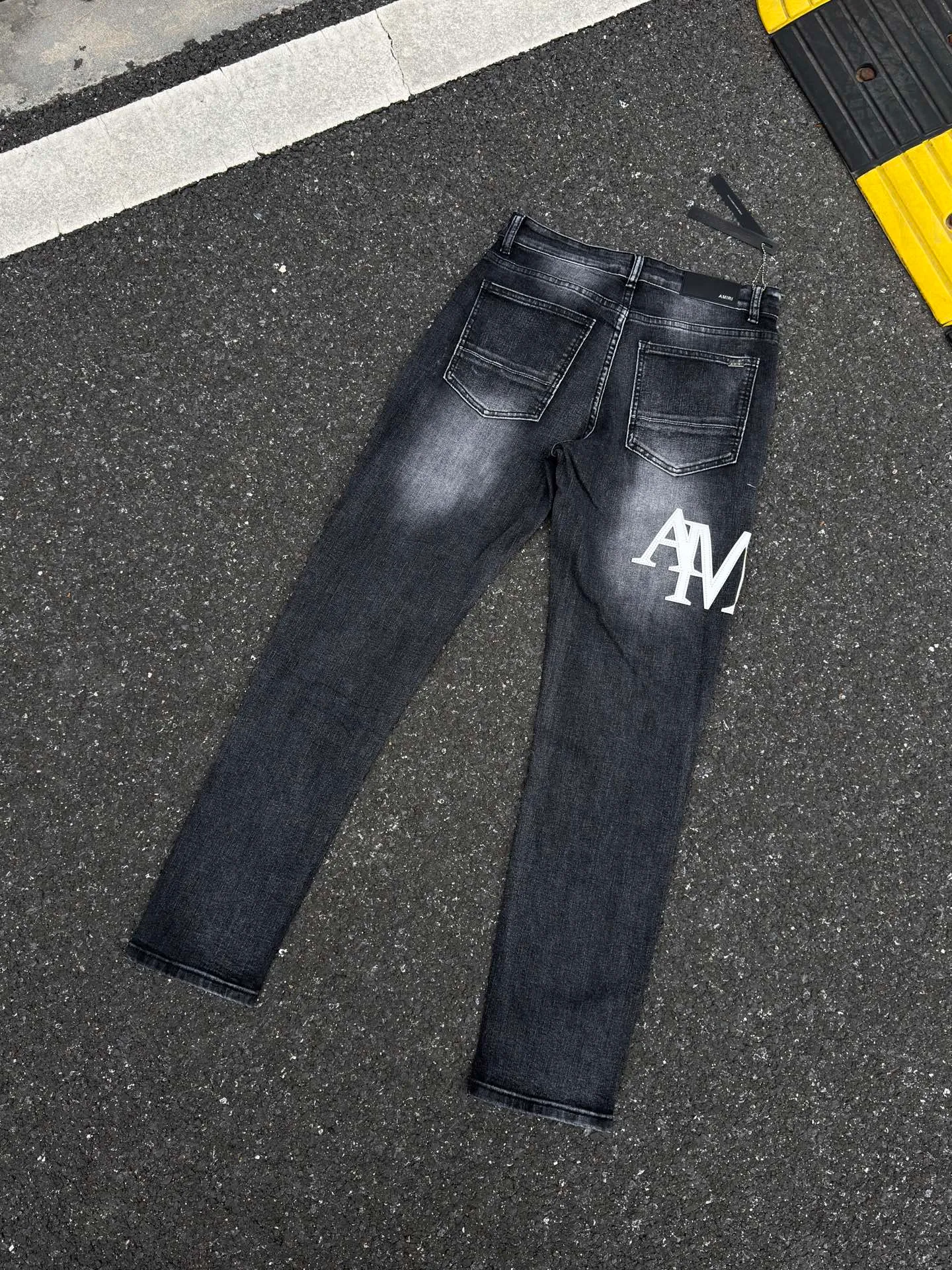 P240 💰AM02 AMIRI new jeans, washed ripped holes, whiskering leather denim trousers, same style for men and women Size: S-XL (28-34)