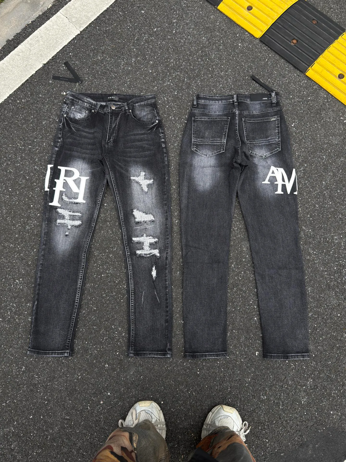 P240 💰AM02 AMIRI new jeans, washed ripped holes, whiskering leather denim trousers, same style for men and women Size: S-XL (28-34)