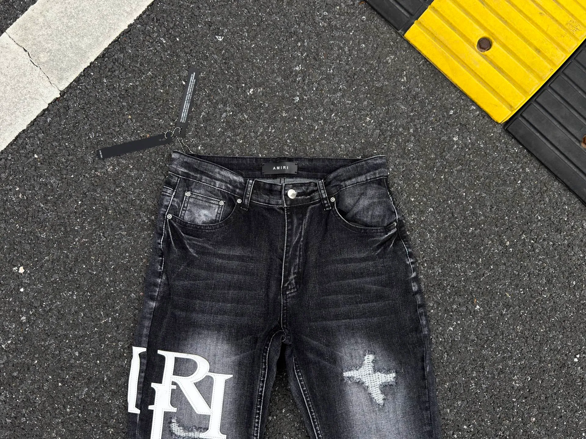 P240 💰AM02 AMIRI new jeans, washed ripped holes, whiskering leather denim trousers, same style for men and women Size: S-XL (28-34)