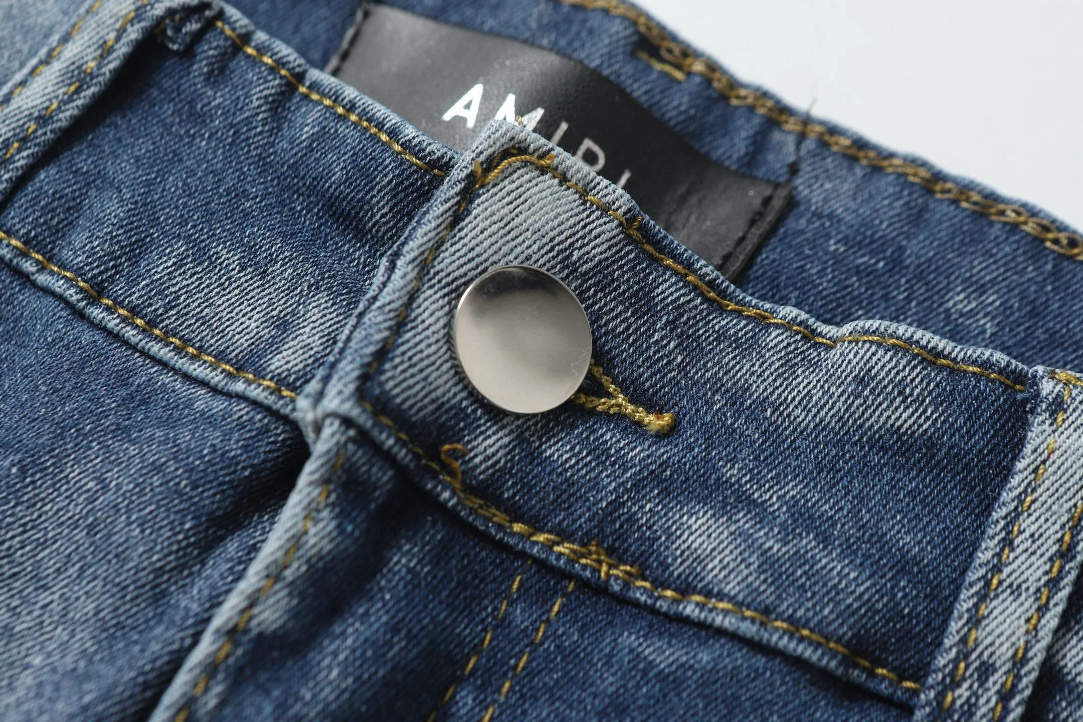 P270 AMIRI patch embroidery jeans trousers AMIRI high street basic ripped jeans trousers Color: Picture color Code number: 28-36