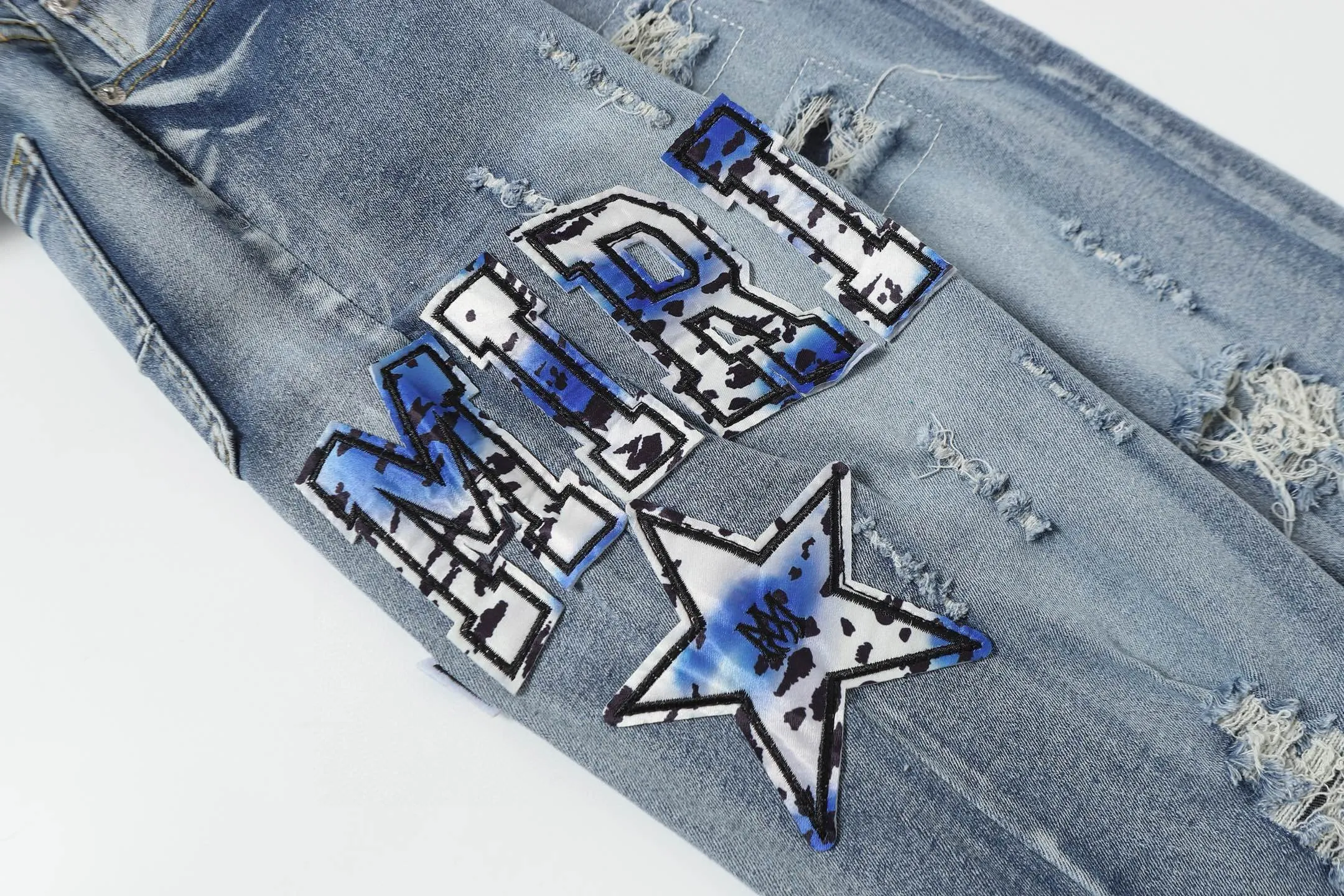 P270 AMIRI patch embroidery jeans trousers AMIRI high street basic ripped jeans trousers Color: Picture color Code number: 28-36