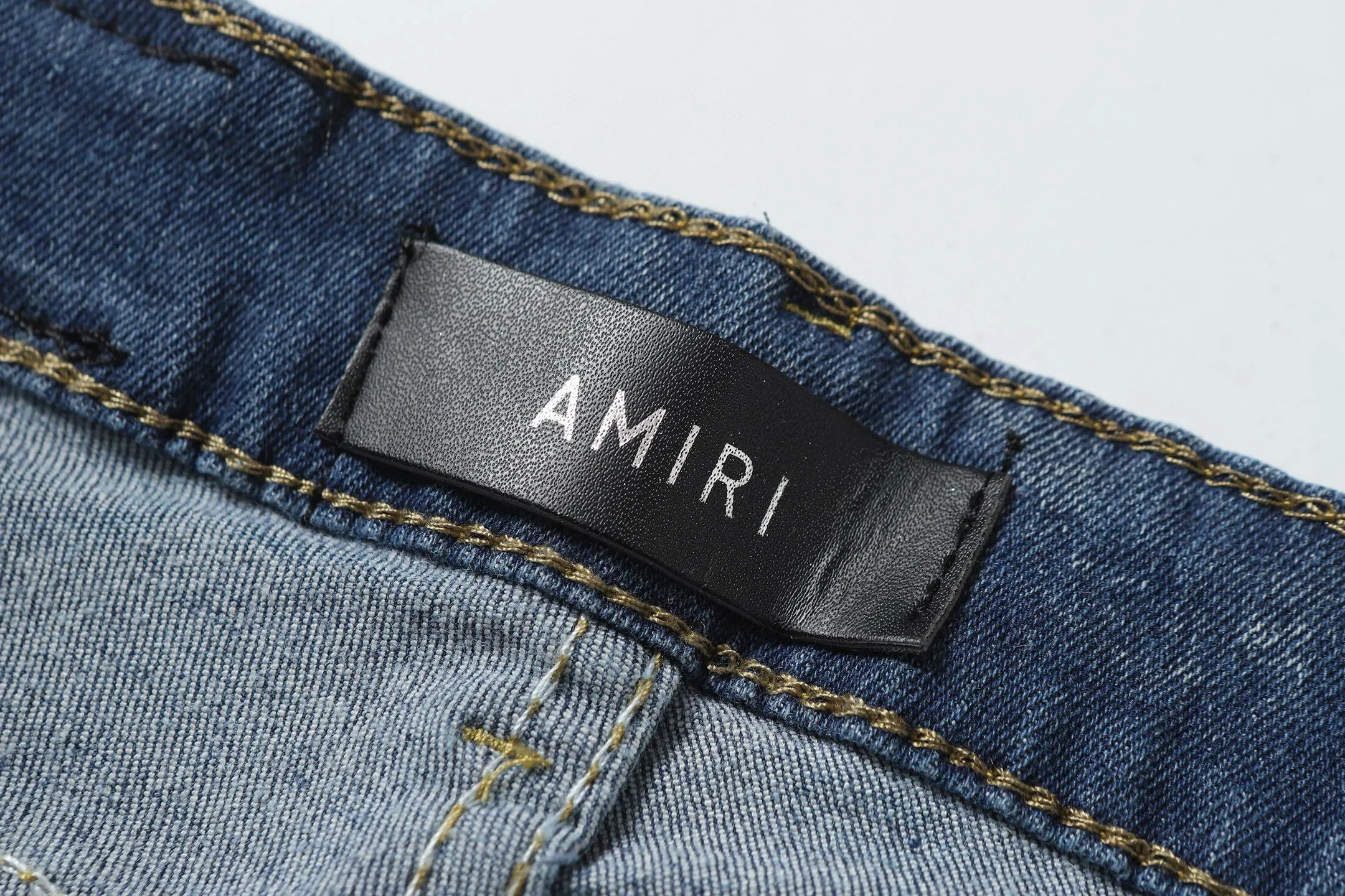 P270 AMIRI patch embroidery jeans trousers AMIRI high street basic ripped jeans trousers Color: Picture color Code number: 28-36