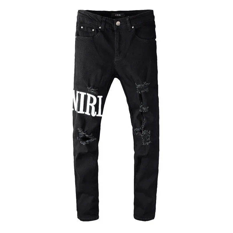 P180 Top replica AMIRI patch embroidered jeans trousers AMIRI high street basic ripped tight stretch jeans trousers Amiriamiri is transliterated as Emil, which is the name of the founder. Mike Amiri, the founder of amiri, grew up in Los Angeles, USA. He was influenced by the local street culture Rock since childhood, so he founded the amiri brand named after himself. A variety of trendy clothing meets the needs of different fashion players. Amiri clothing has novel and unique styles and is a well-known street brand in the United States. Many of its styles and styles are loved by many street photographers. Various clothing styles meet the needs of different people, show their unique temperament, and show the trend of dressing. amiri's jeans are relatively famous. Not only do they have many styles, but the quality of the jeans is also very good. Many celebrities have also worn amiri brand jeans.  The jeans of the amiri brand break through the production process and cutting of the original jeans. The fabrics are relatively soft and comfortable, and are not as hard as some jeans, which can irritate the skin and cause the skin to bleed when worn. Los Angeles trendy brand Amiri's jeans are made with great detail from tailoring to texture, adding wrinkles, bullet holes, damage and other details to add to the trendiness of the jeans. You can choose the style that suits you according to your own needs. Only when you wear a suitable style can you have a certain sense of fashion.  In recent years, high street has become a word that appears more and more frequently in men's clothing. High street style has also become an important direction for everyone's matching. High street related items are basically inseparable from oversize or off-shoulder tops. The lower body is matched with trackpants or tight-fitting denim. In my opinion, the most representative one is perhaps annihilation. Color; picture color Size: m l xl xxl
