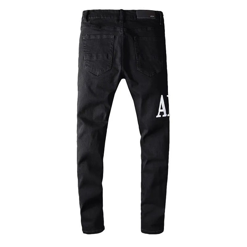 P180 Top replica AMIRI patch embroidered jeans trousers AMIRI high street basic ripped tight stretch jeans trousers Amiriamiri is transliterated as Emil, which is the name of the founder. Mike Amiri, the founder of amiri, grew up in Los Angeles, USA. He was influenced by the local street culture Rock since childhood, so he founded the amiri brand named after himself. A variety of trendy clothing meets the needs of different fashion players. Amiri clothing has novel and unique styles and is a well-known street brand in the United States. Many of its styles and styles are loved by many street photographers. Various clothing styles meet the needs of different people, show their unique temperament, and show the trend of dressing. amiri's jeans are relatively famous. Not only do they have many styles, but the quality of the jeans is also very good. Many celebrities have also worn amiri brand jeans.  The jeans of the amiri brand break through the production process and cutting of the original jeans. The fabrics are relatively soft and comfortable, and are not as hard as some jeans, which can irritate the skin and cause the skin to bleed when worn. Los Angeles trendy brand Amiri's jeans are made with great detail from tailoring to texture, adding wrinkles, bullet holes, damage and other details to add to the trendiness of the jeans. You can choose the style that suits you according to your own needs. Only when you wear a suitable style can you have a certain sense of fashion.  In recent years, high street has become a word that appears more and more frequently in men's clothing. High street style has also become an important direction for everyone's matching. High street related items are basically inseparable from oversize or off-shoulder tops. The lower body is matched with trackpants or tight-fitting denim. In my opinion, the most representative one is perhaps annihilation. Color; picture color Size: m l xl xxl
